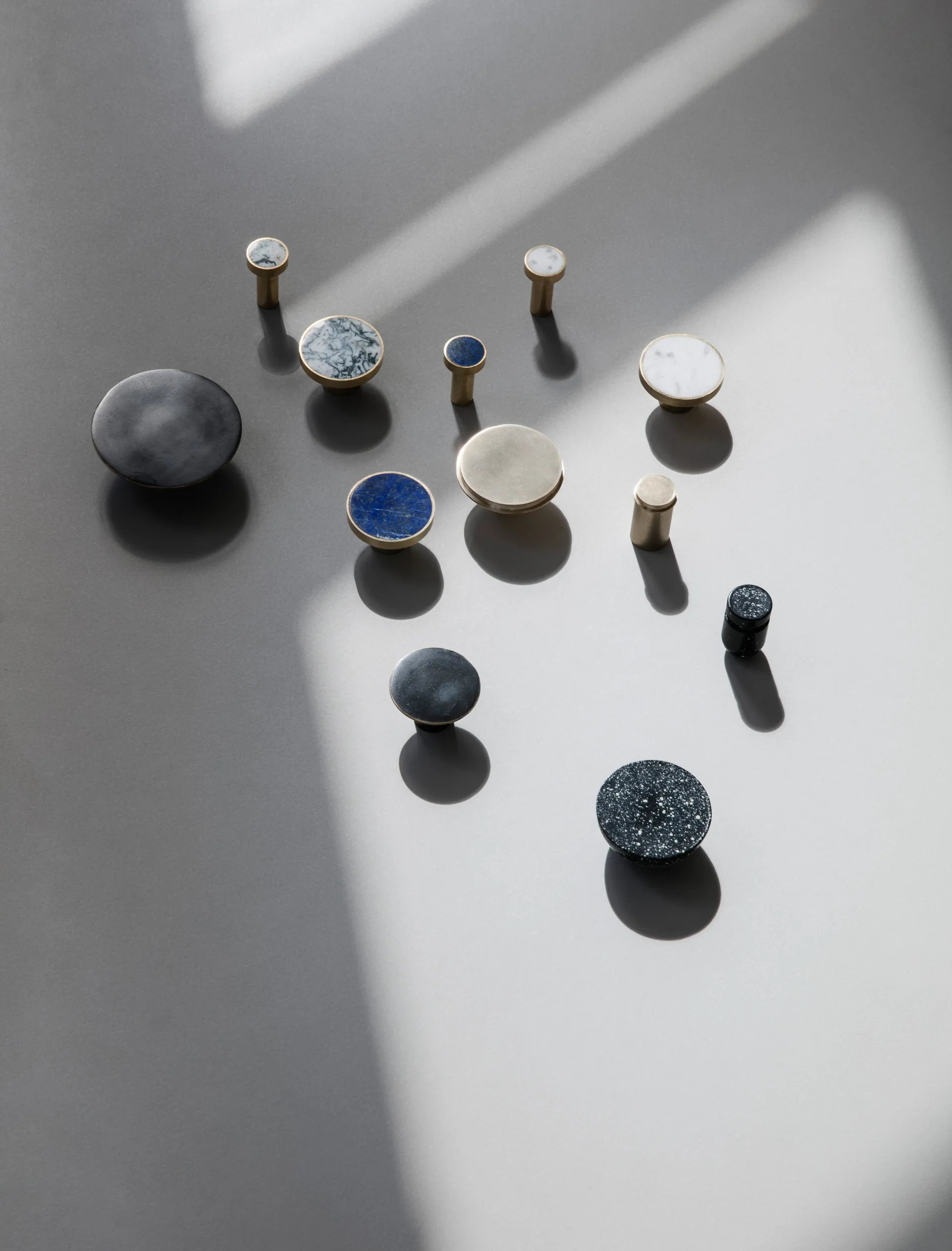 Hook krok svart mässing, Large Ø4,8 cm Ferm Living