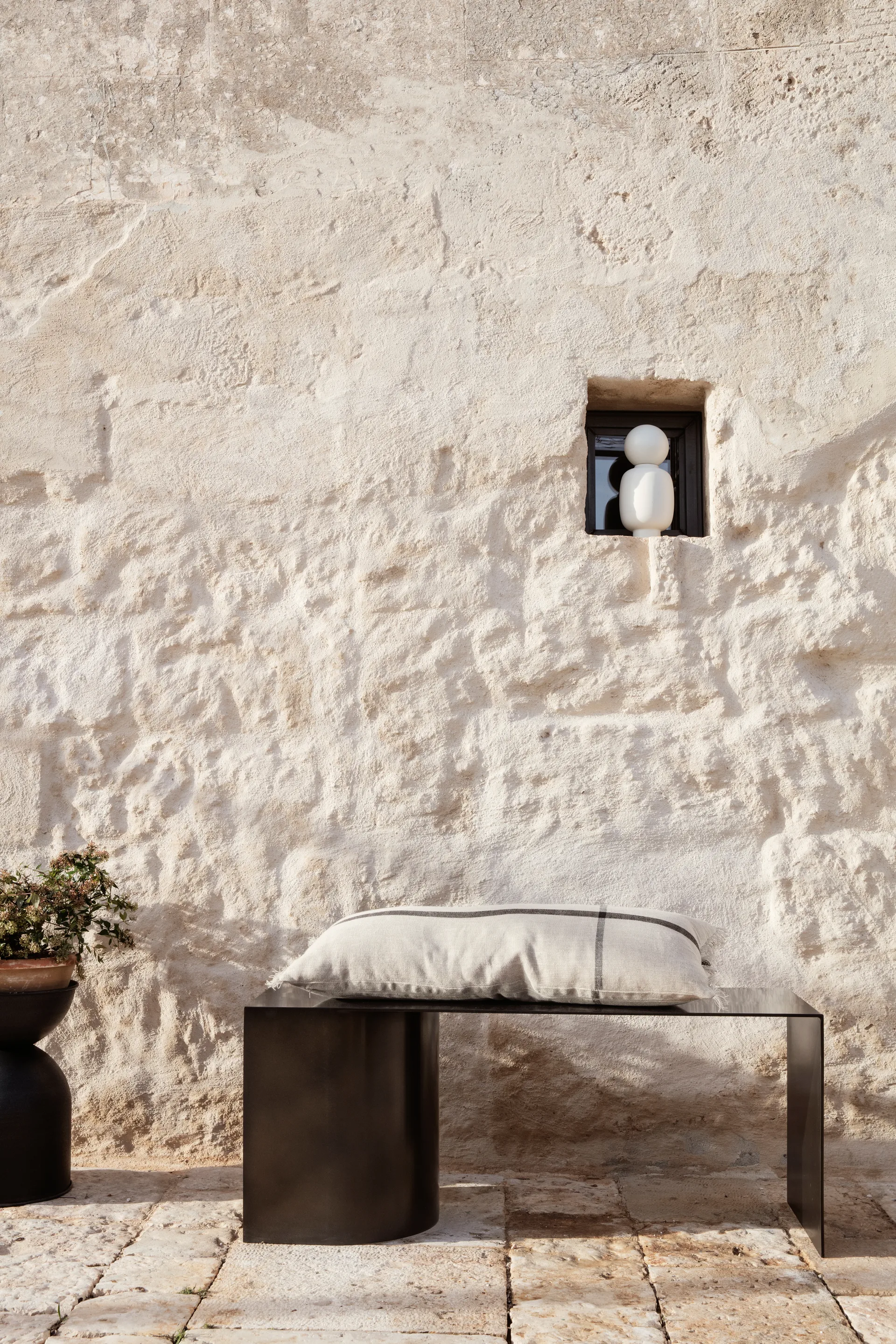 Hourglass kruka liten Ø31 cm, Svart-mörkgrå Ferm Living