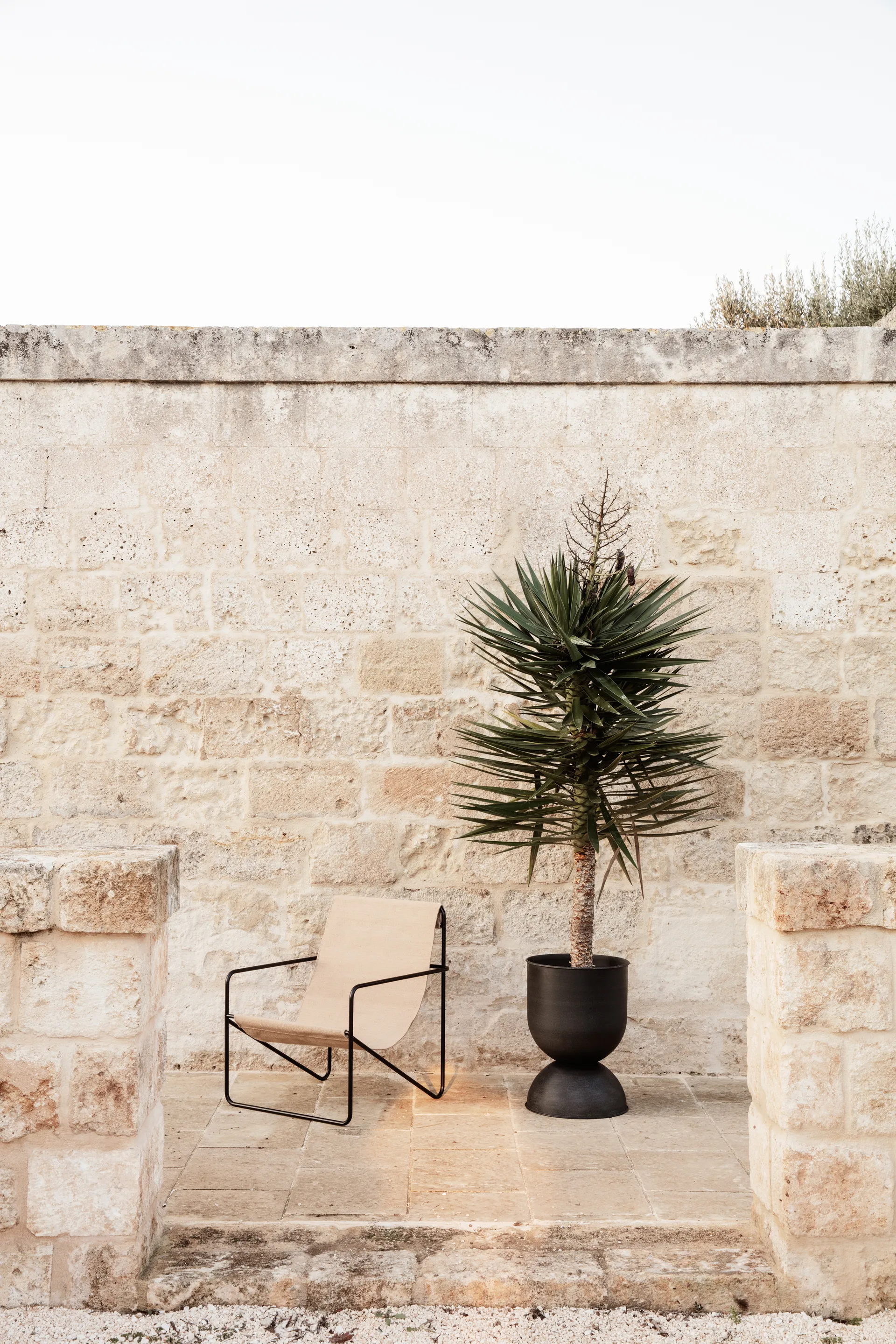 Hourglass kruka medium Ø41 cm, Svart-mörkgrå Ferm Living