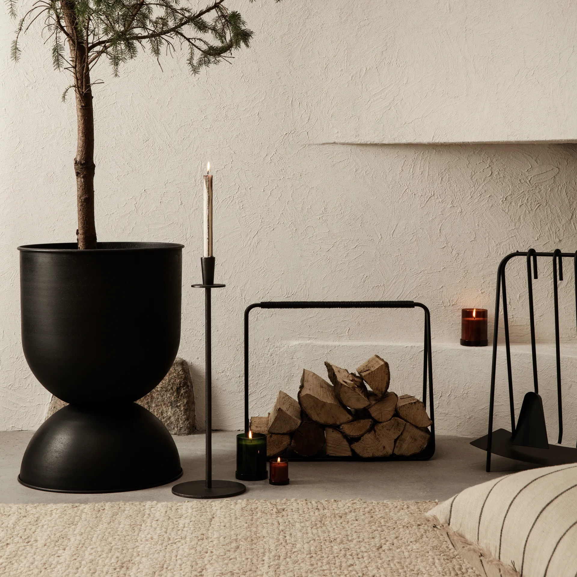 Hourglass kruka stor Ø50 cm, Svart-mörkgrå Ferm Living