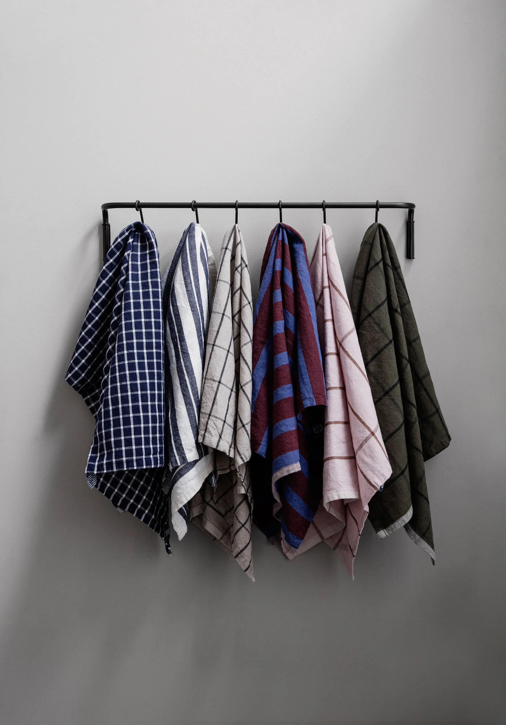 Kitchen köksstång med 6 st krokar, Svart mässing Ferm Living