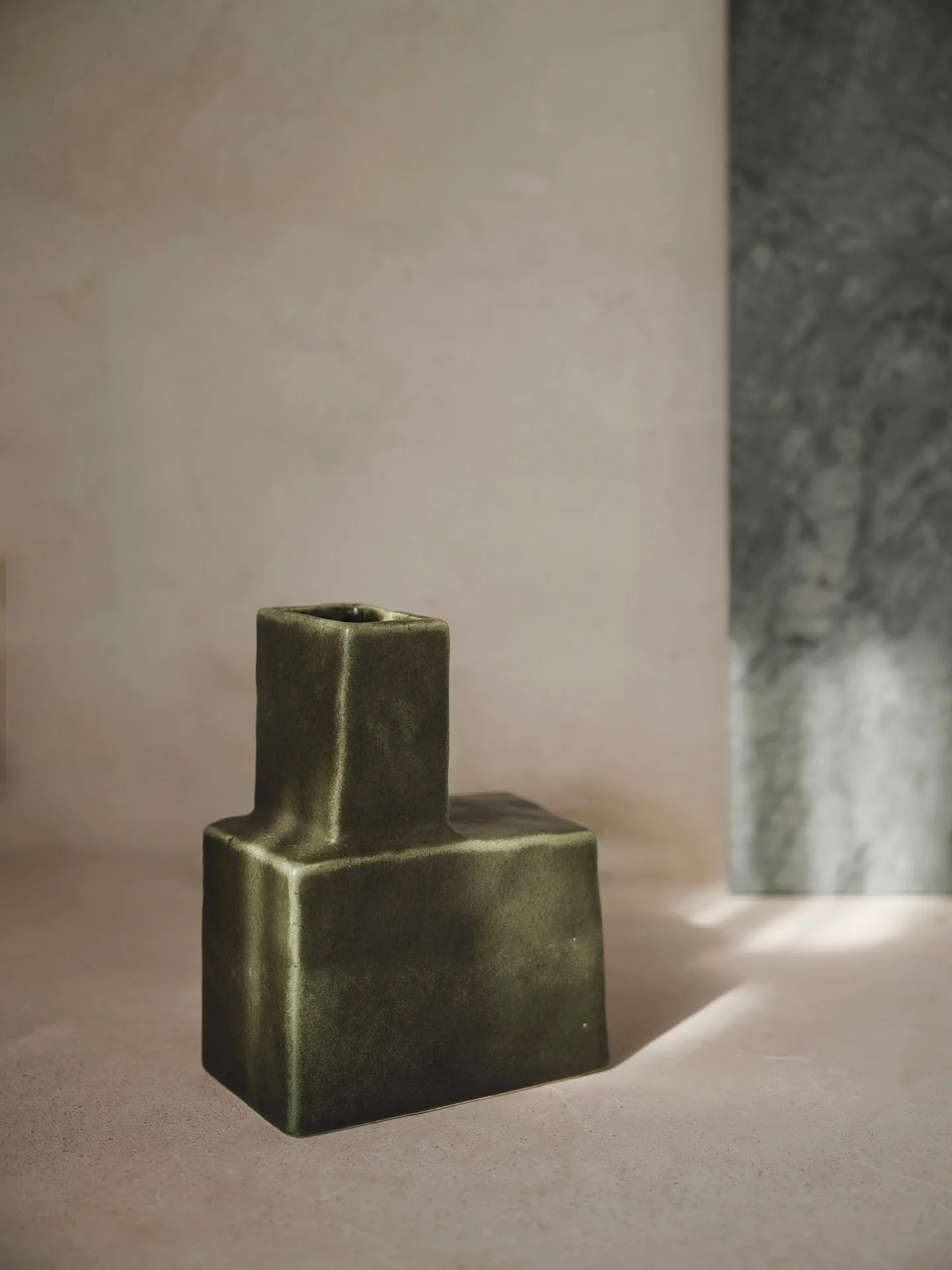 Koa vas H20, Dark sage Ferm Living