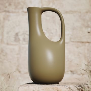 Liba vattenkanna - Olive - Ferm Living