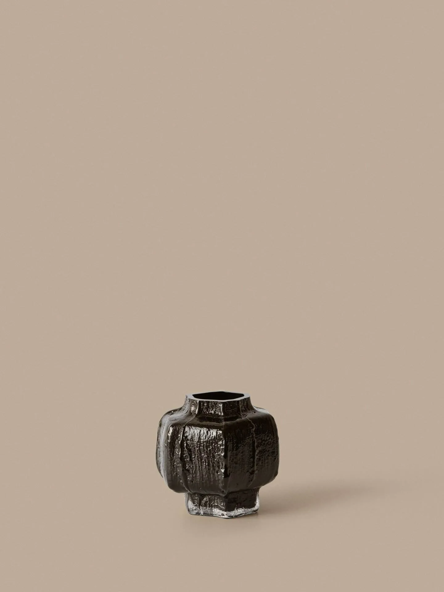 Mokuri vas, Black, 15 cm Ferm Living