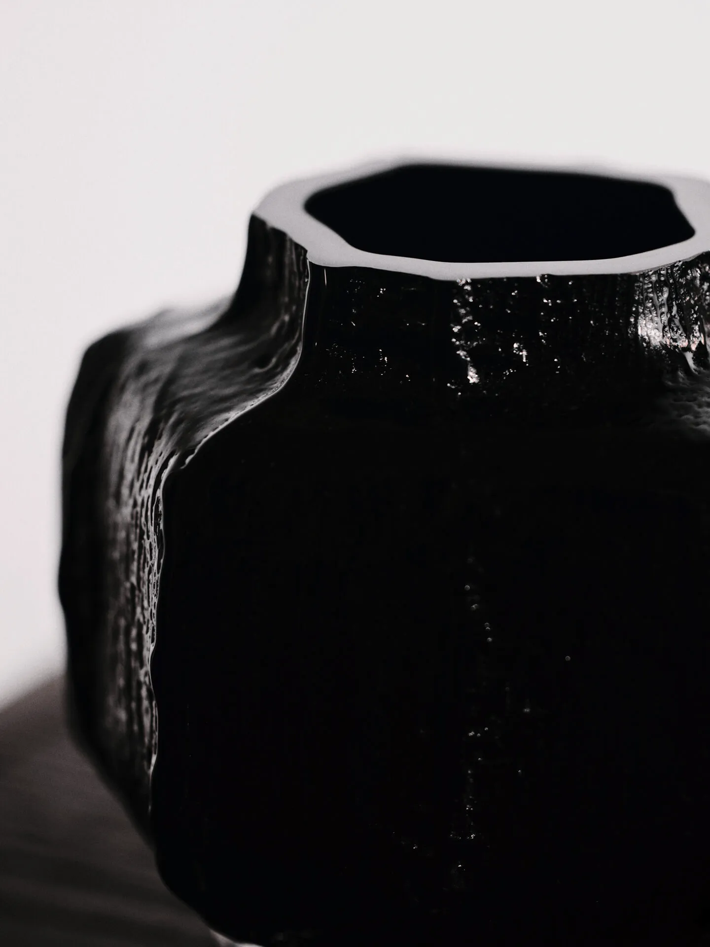 Mokuri vas, Black, 15 cm Ferm Living