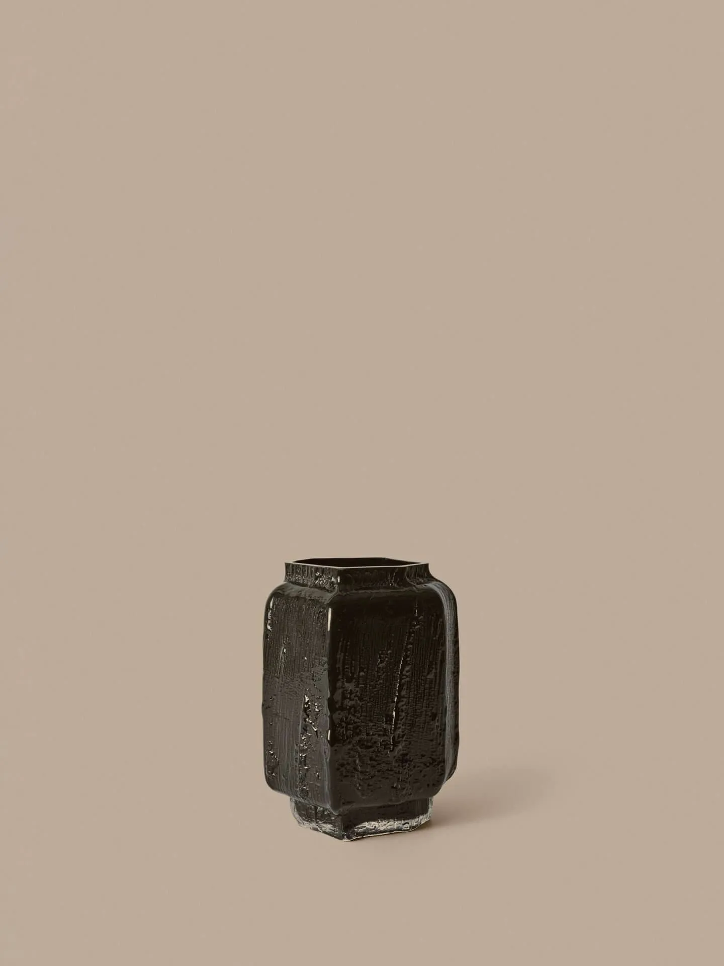 Mokuri vas, Black, 25 cm Ferm Living