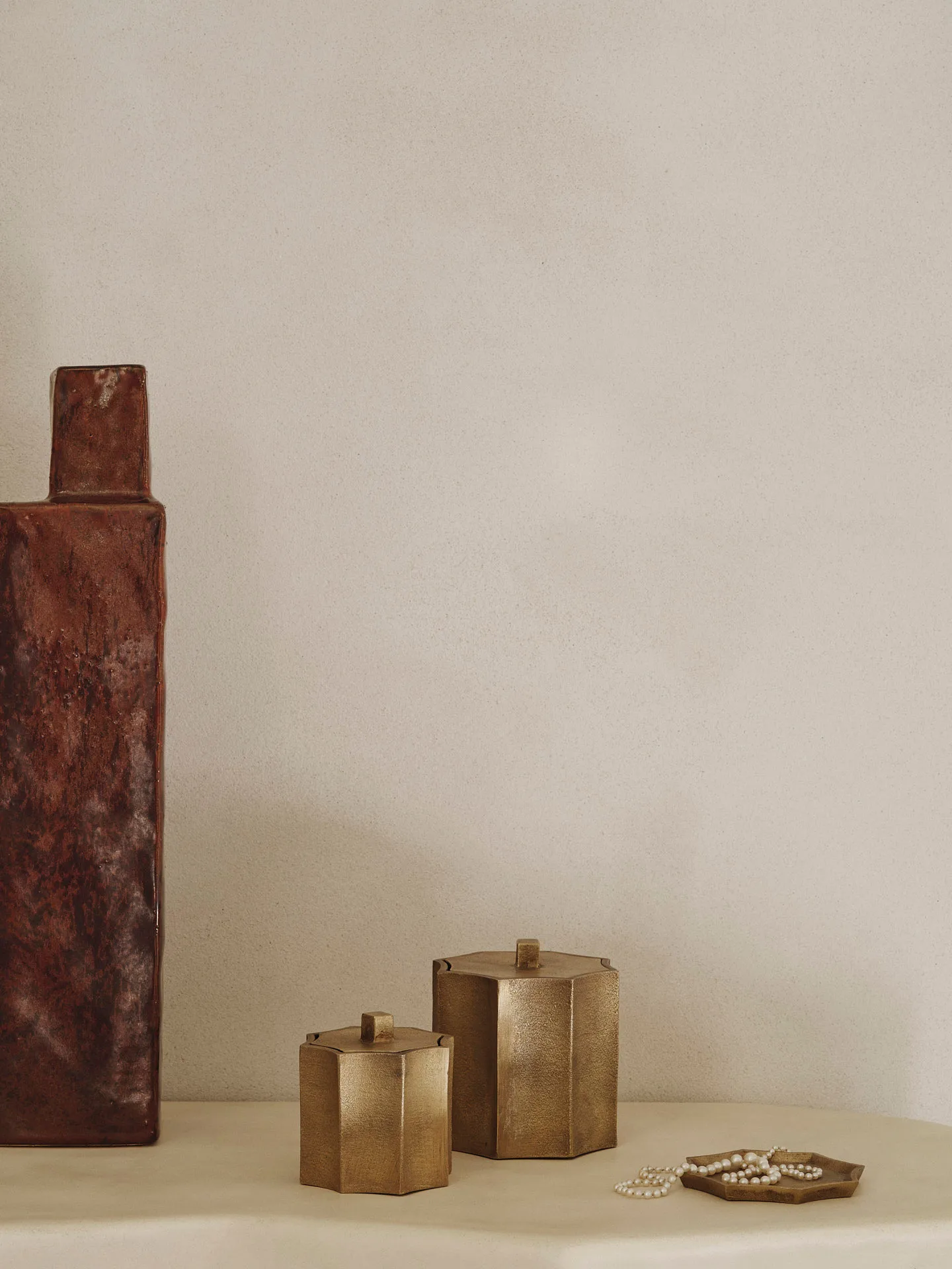 Otte doftljus 23 h, Brass finish Ferm Living