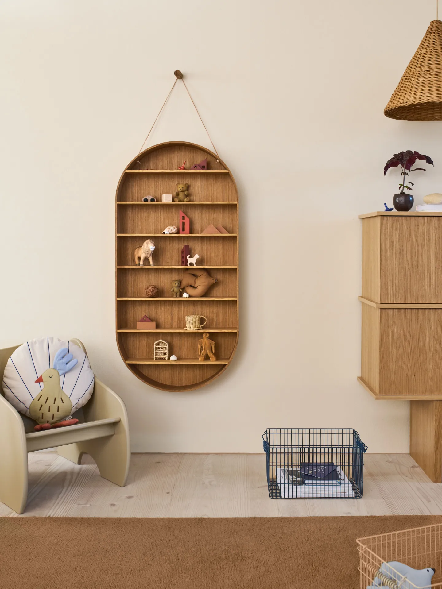 Oval Dorm hylla, Oiled oak Ferm Living