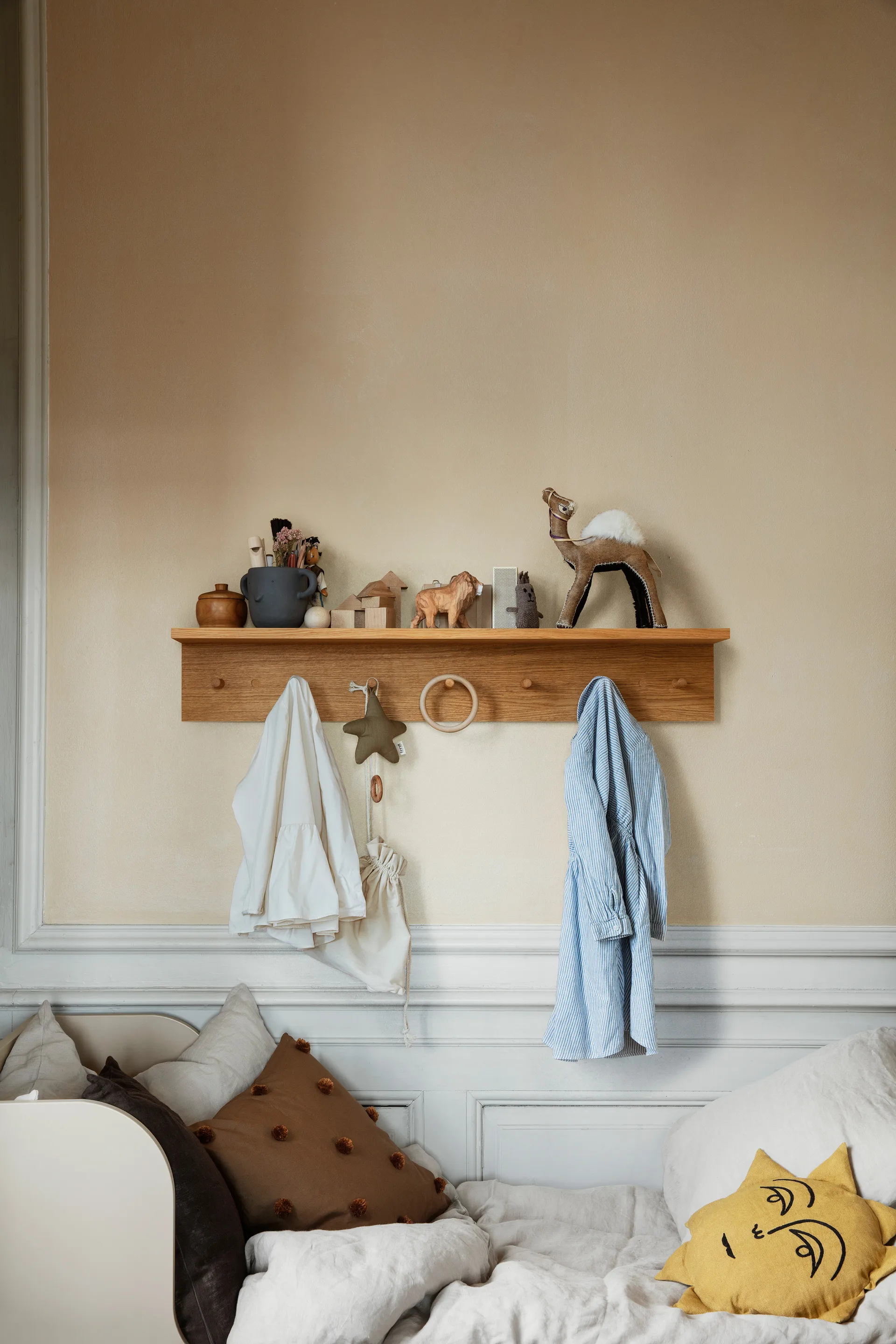 Place Rack knopplist hylla ek, Large Ferm Living