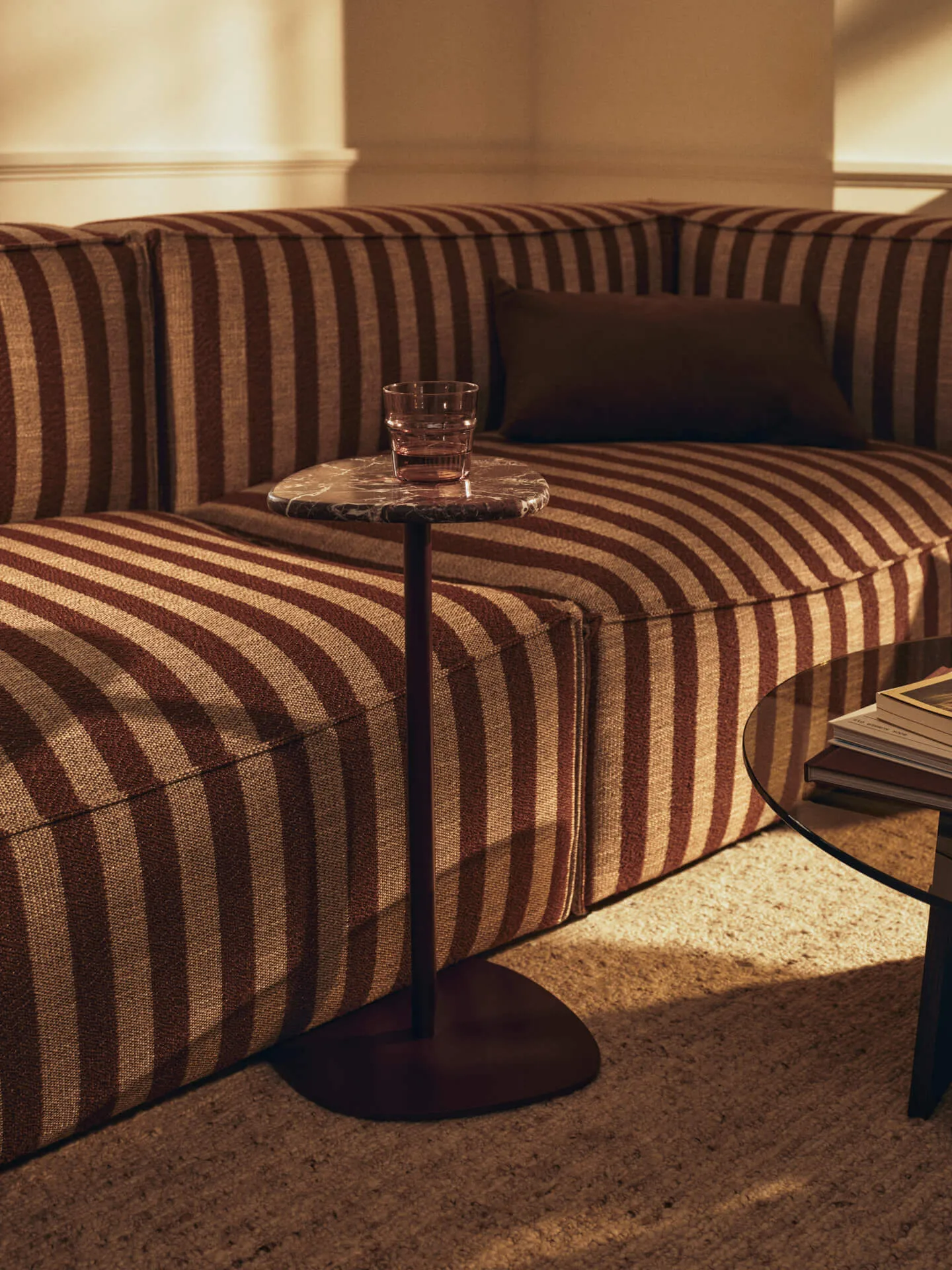 Plyo sidobord, Dark grape Ferm Living