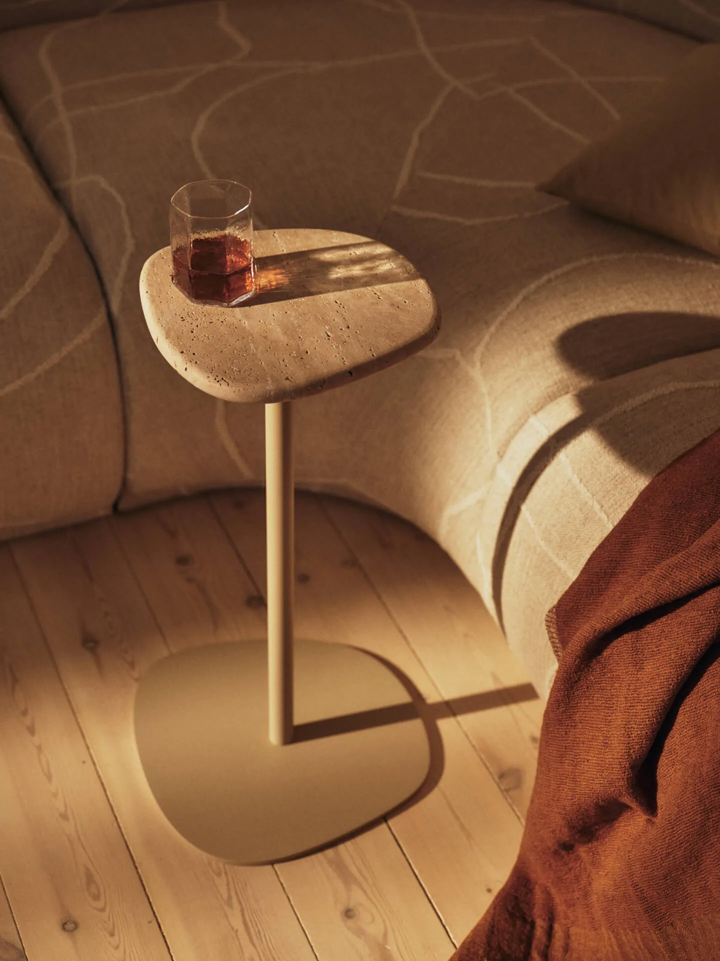 Plyo sidobord, Light cashmere Ferm Living