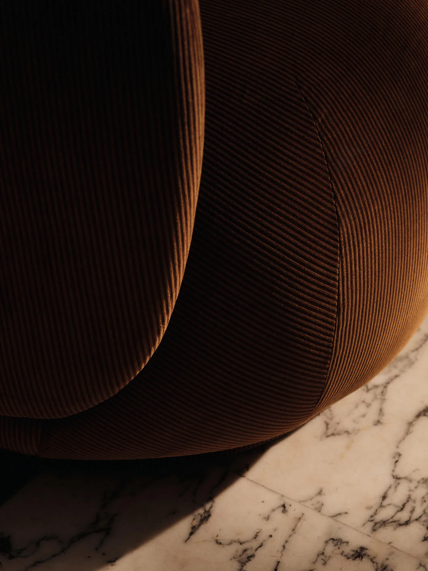 Rico lounge chair fåtölj swivel, Devoré velvet-Rust Ferm Living