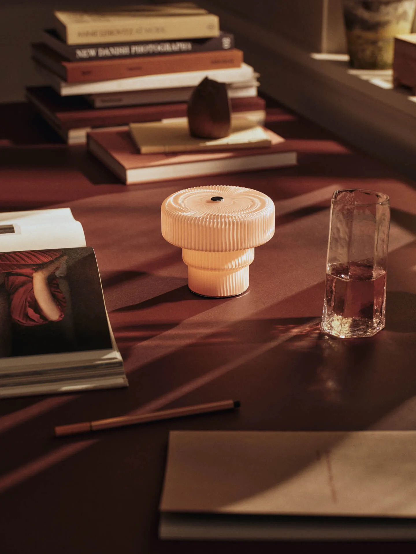 Ripple portabel bordslampa 10 cm, Pale rose Ferm Living