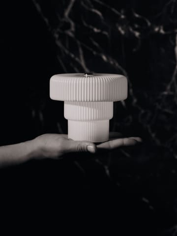 Ripple portabel bordslampa 10 cm - White - Ferm Living