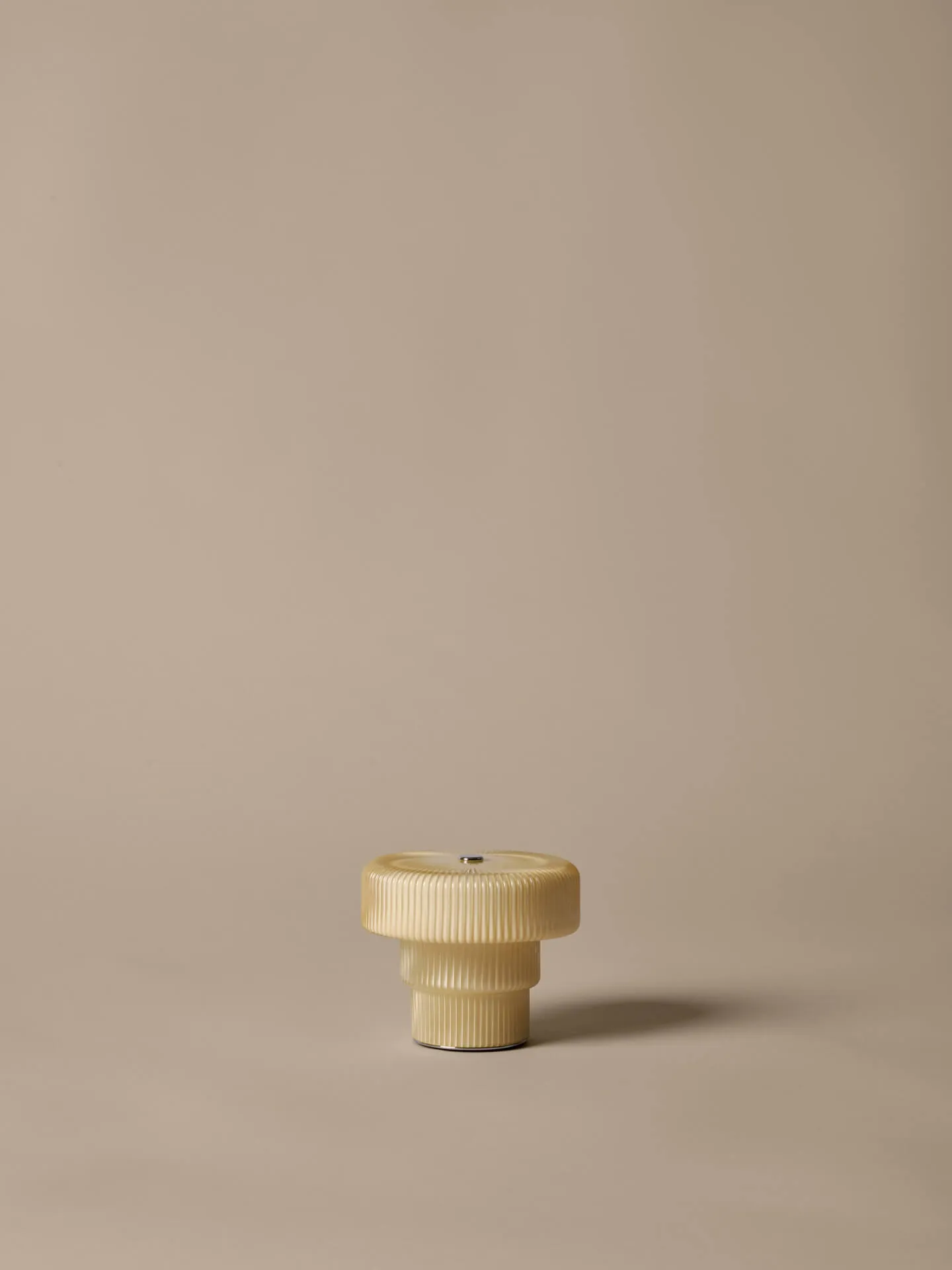 Ripple portabel bordslampa, Oat, 10 cm Ferm Living