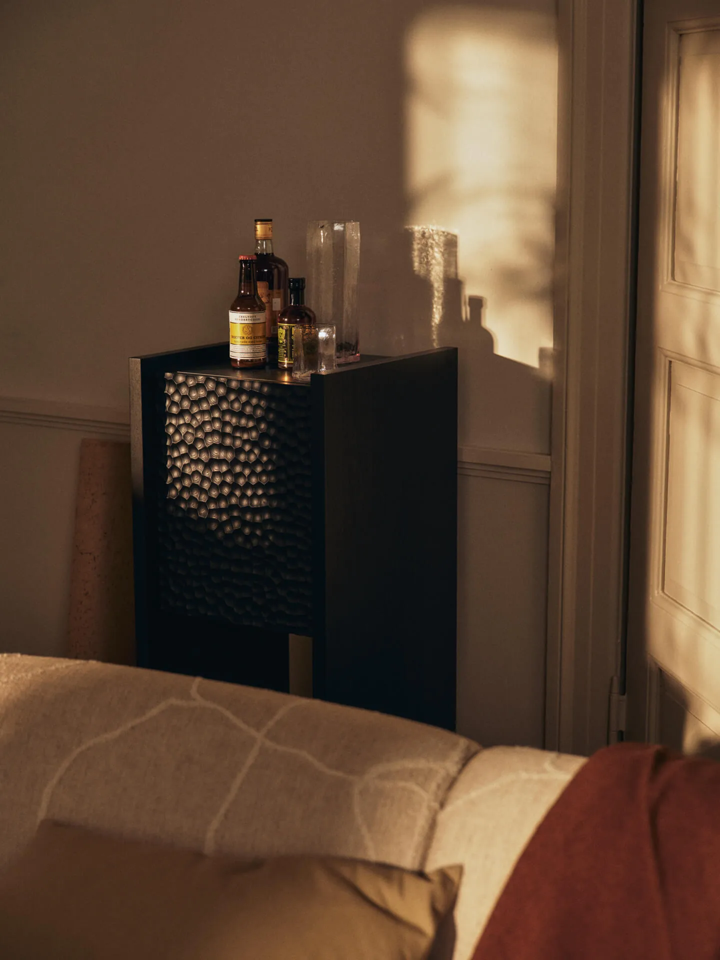 Scarni skåp, Mörkbetsad ask, 38x40x100 cm Ferm Living