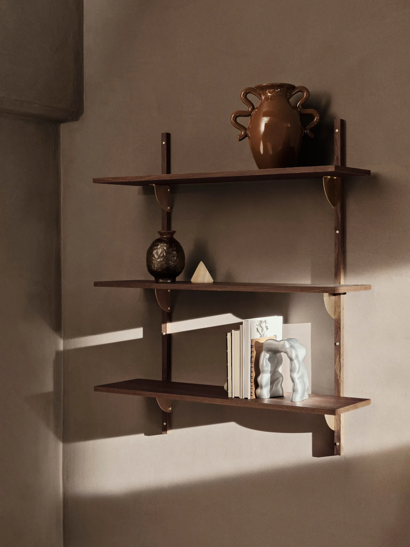 Sector hylla triple wide, Smoked Oak, brass Ferm Living