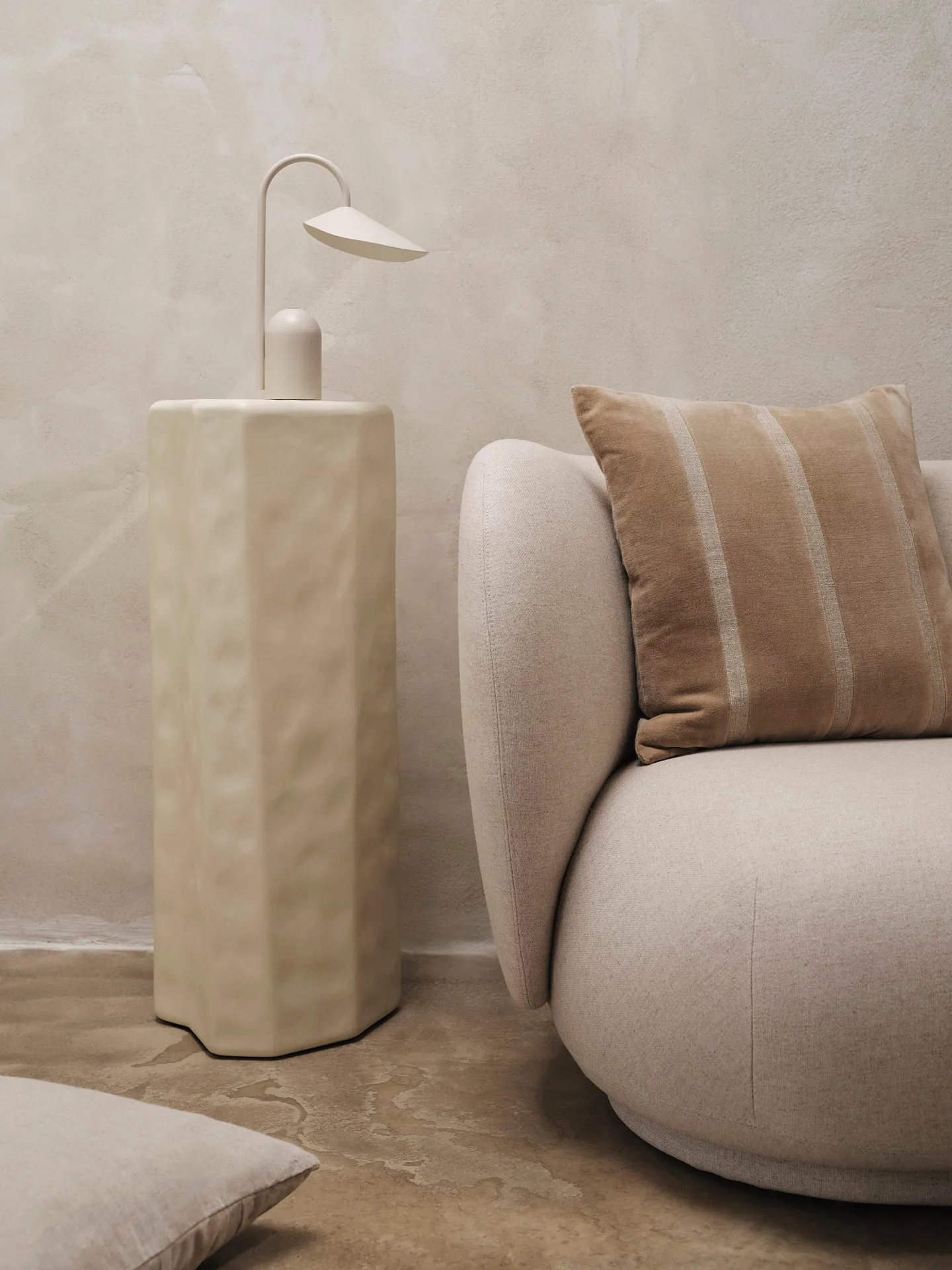 Senti Stripe kudde 50x50 cm, Dark sand-linen Ferm Living