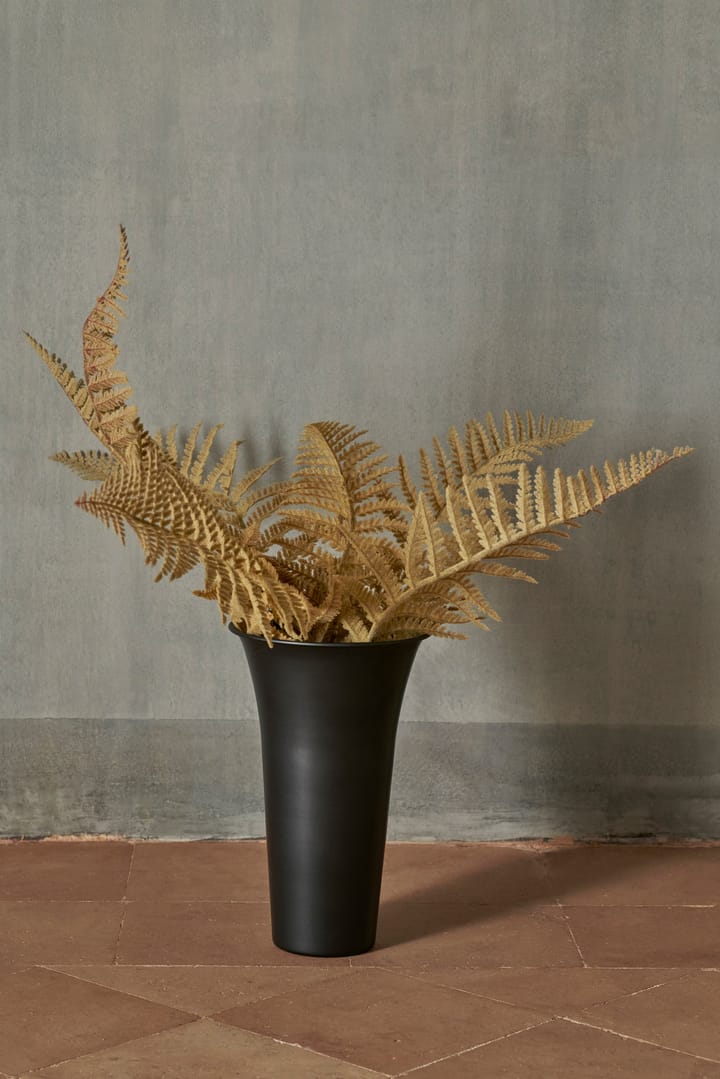 Spun Alu vas Ø21,3x41,9 cm, Blackened aluminium Ferm Living