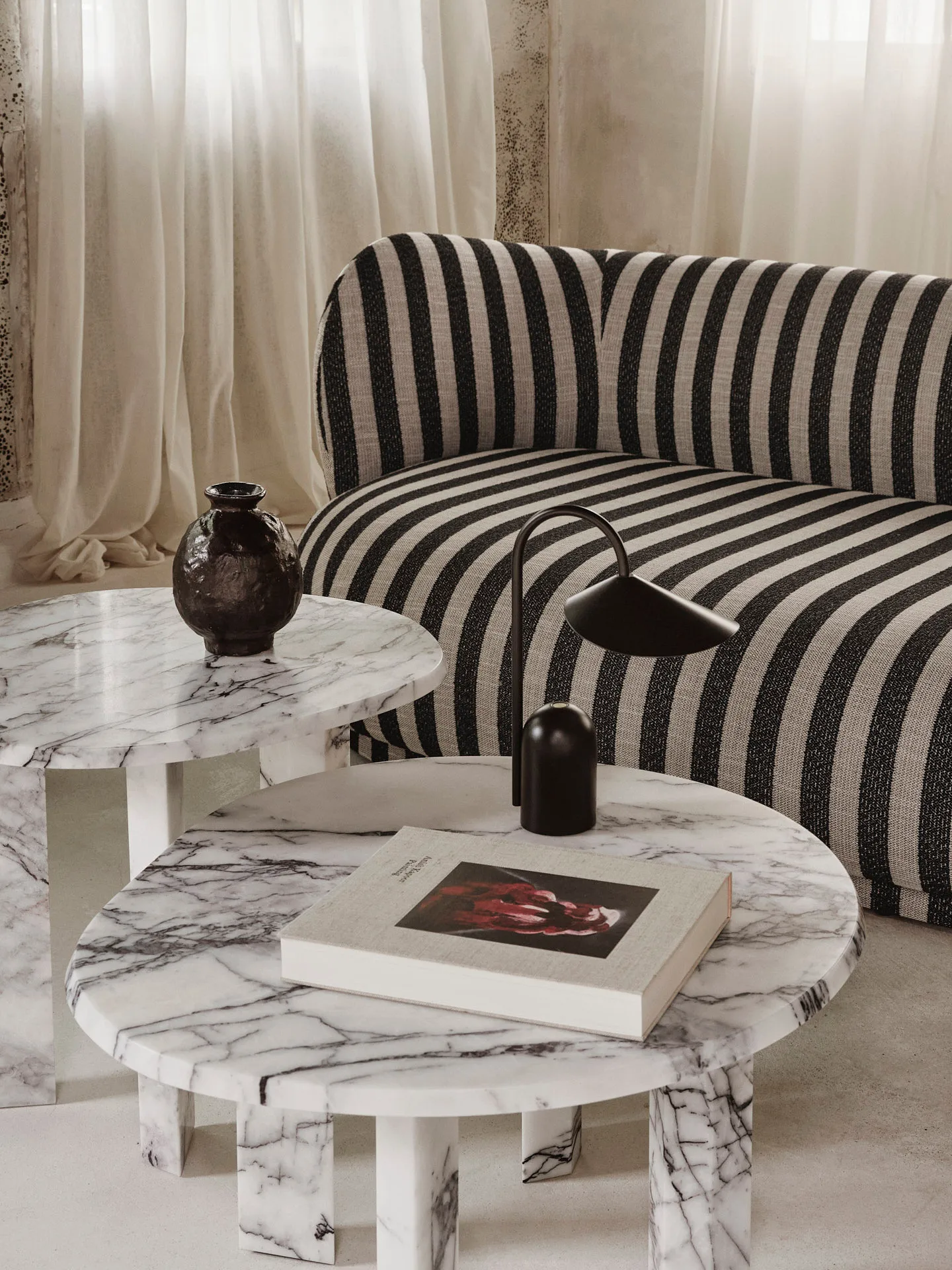 Taula sidobord Ø54,4x45 cm, White-charcoal Ferm Living