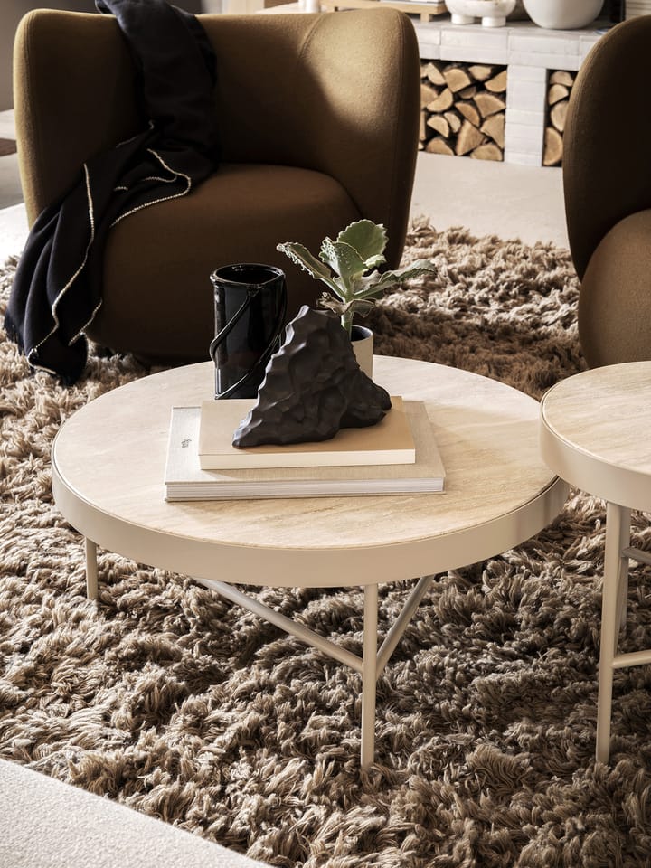 Travertine soffbord Ø70,5 cm - Cashmere - ferm LIVING