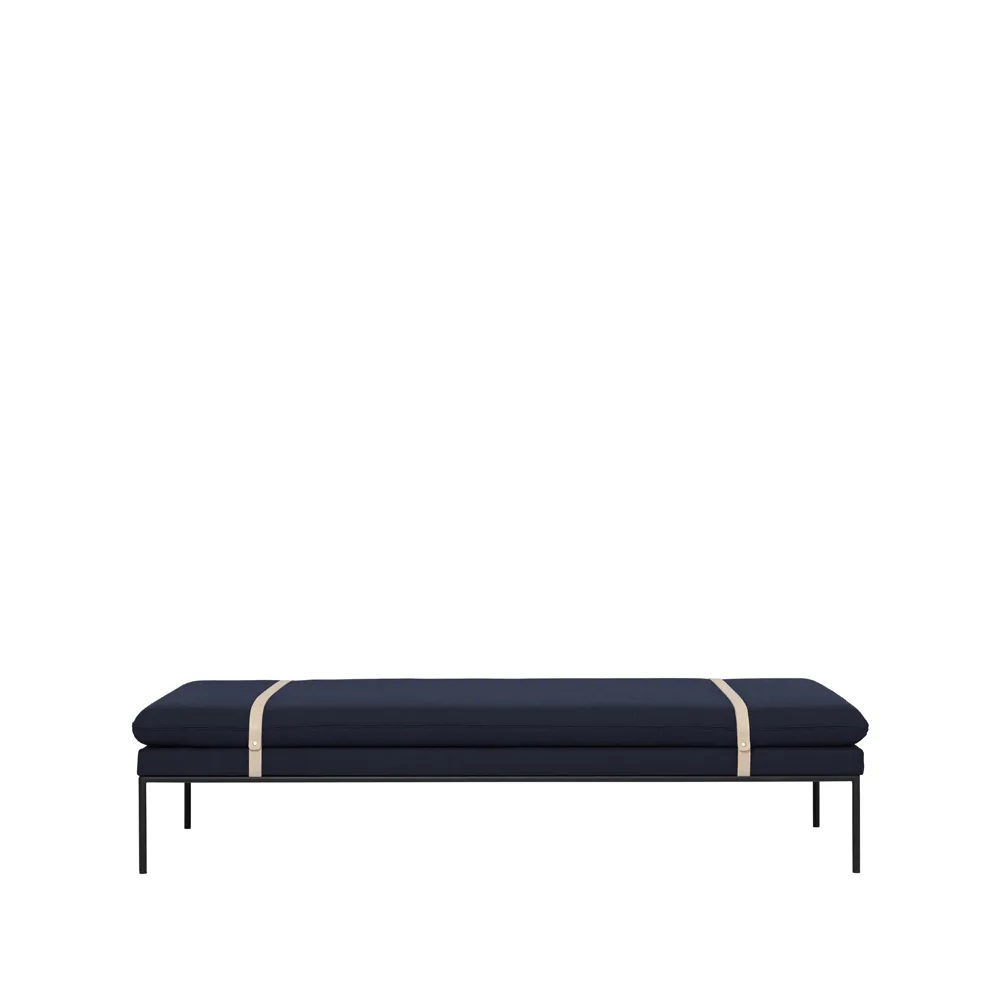 Turn Dagbädd, tyg fiord by kvadrat dark blue, svart stativ Ferm Living