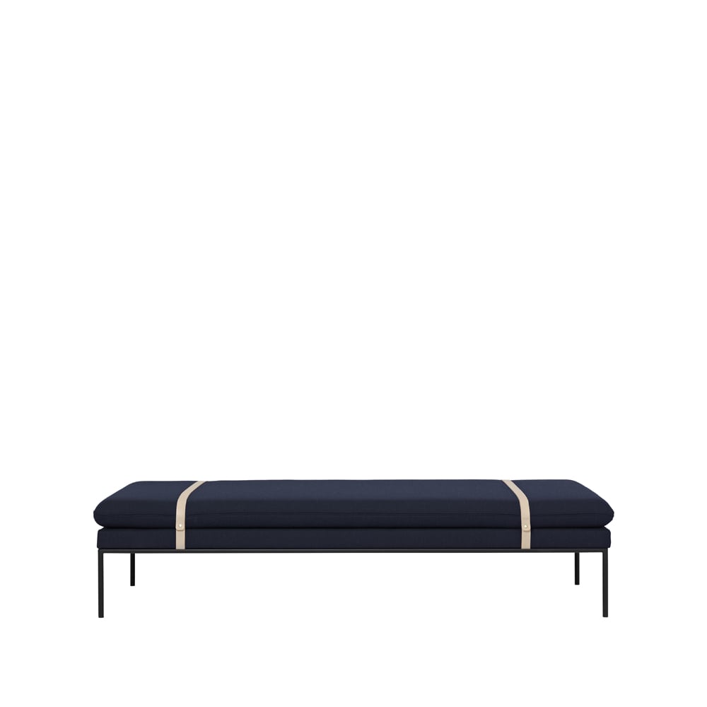 Ferm Living Turn Dagbädd tyg fiord by kvadrat dark blue, svart stativ
