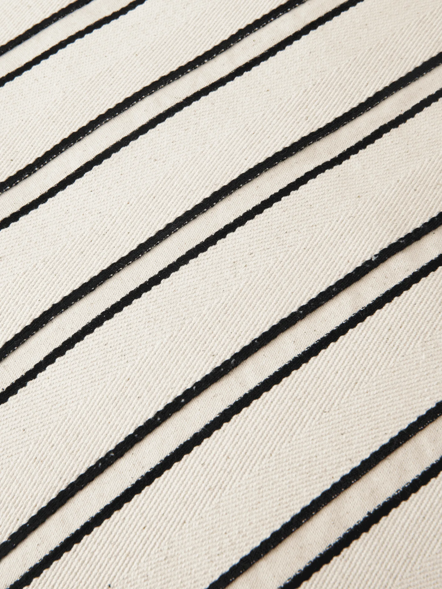 Twill bolster cylinderkudde, Off-white-black Ferm Living