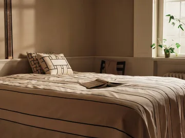 Twill överkast - Off-white-black, 180x260 cm - Ferm Living