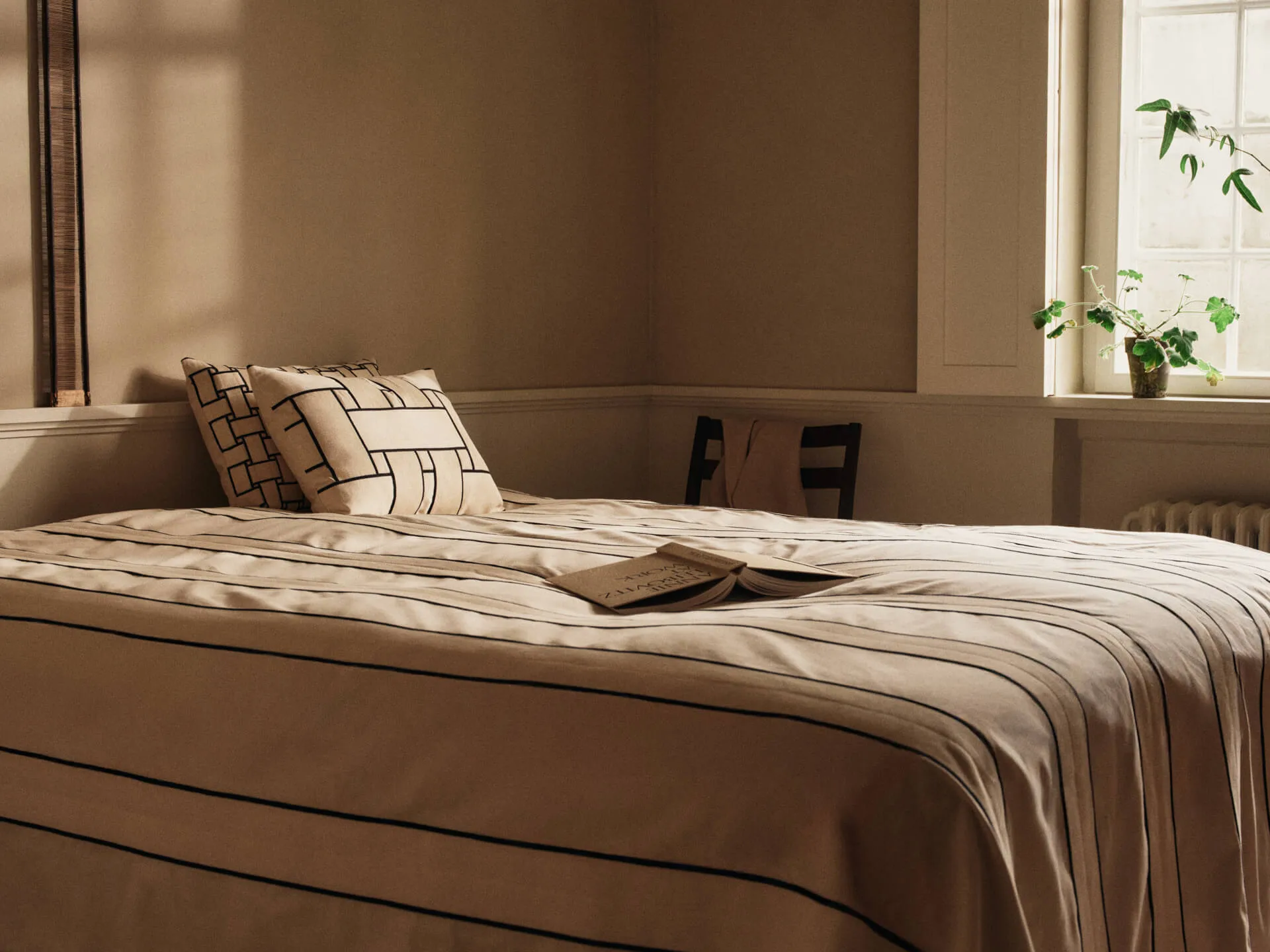 Twill överkast, Off-white-black, 230x260 cm Ferm Living