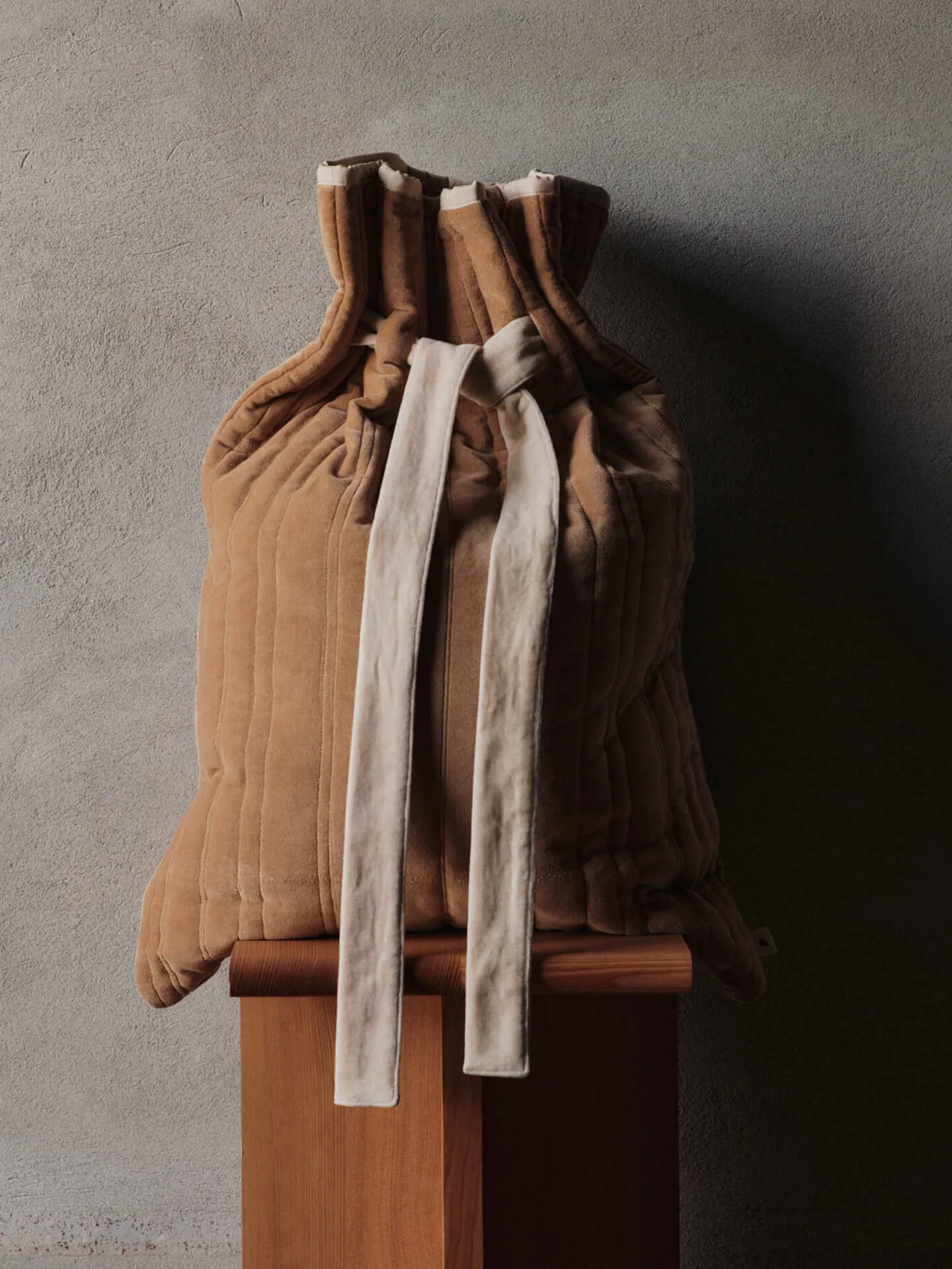 Vari quilted säck 50x70 cm, Velvet-tan Ferm Living