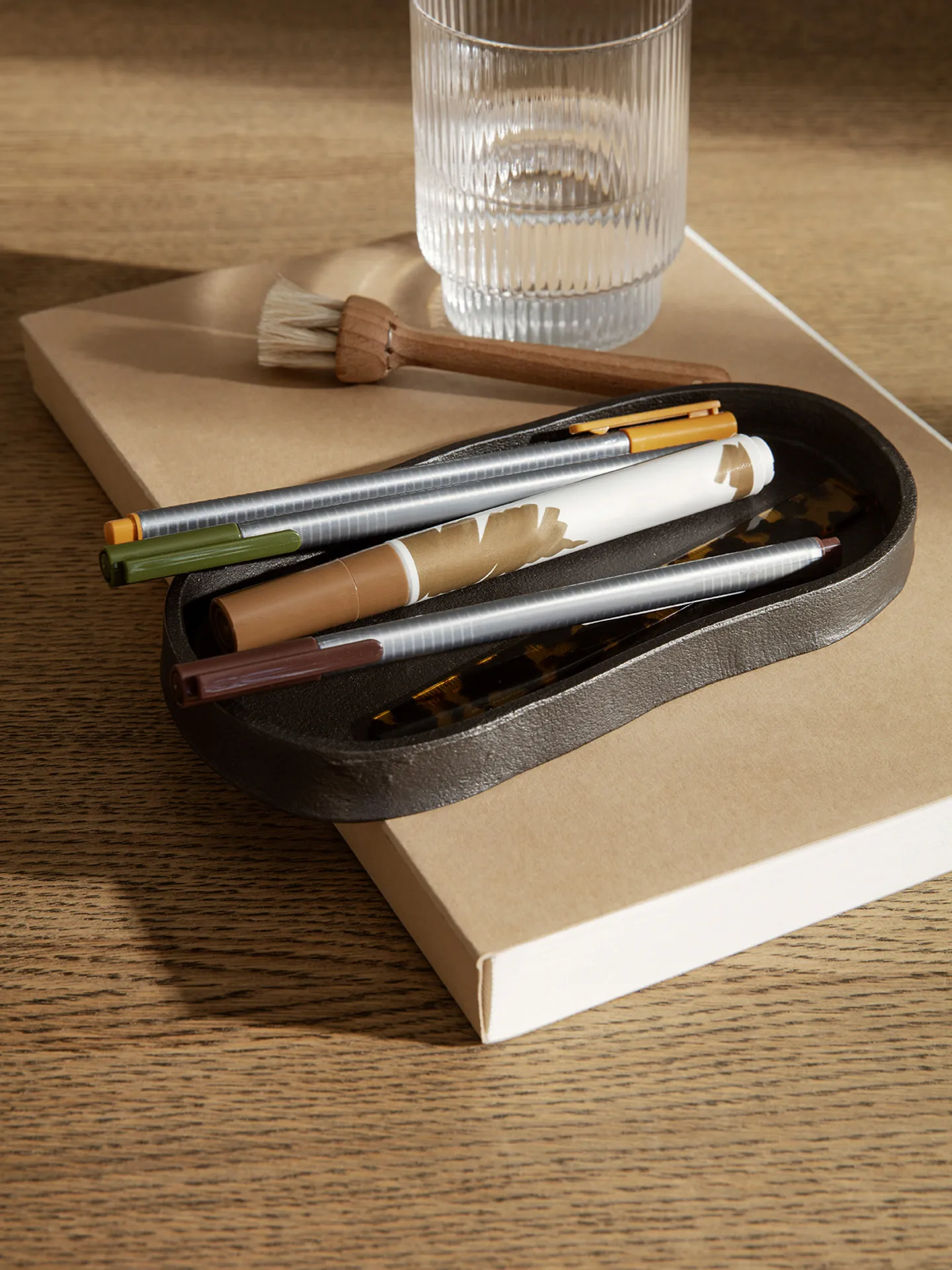 Yama bricka oval 9,5x19 cm, Svärtad aluminium Ferm Living