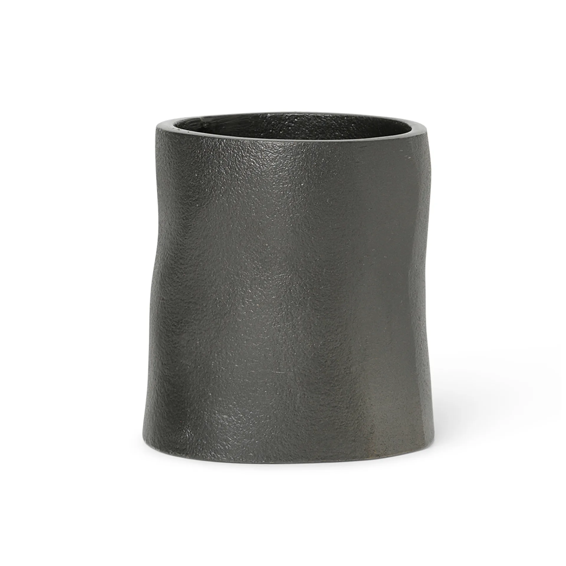 Yama pennställ small Ø7,8 cm, Svärtad aluminium Ferm Living