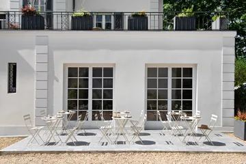 Bistro bord Ø117 cm + 4 stolar, Latte beige - Fermob