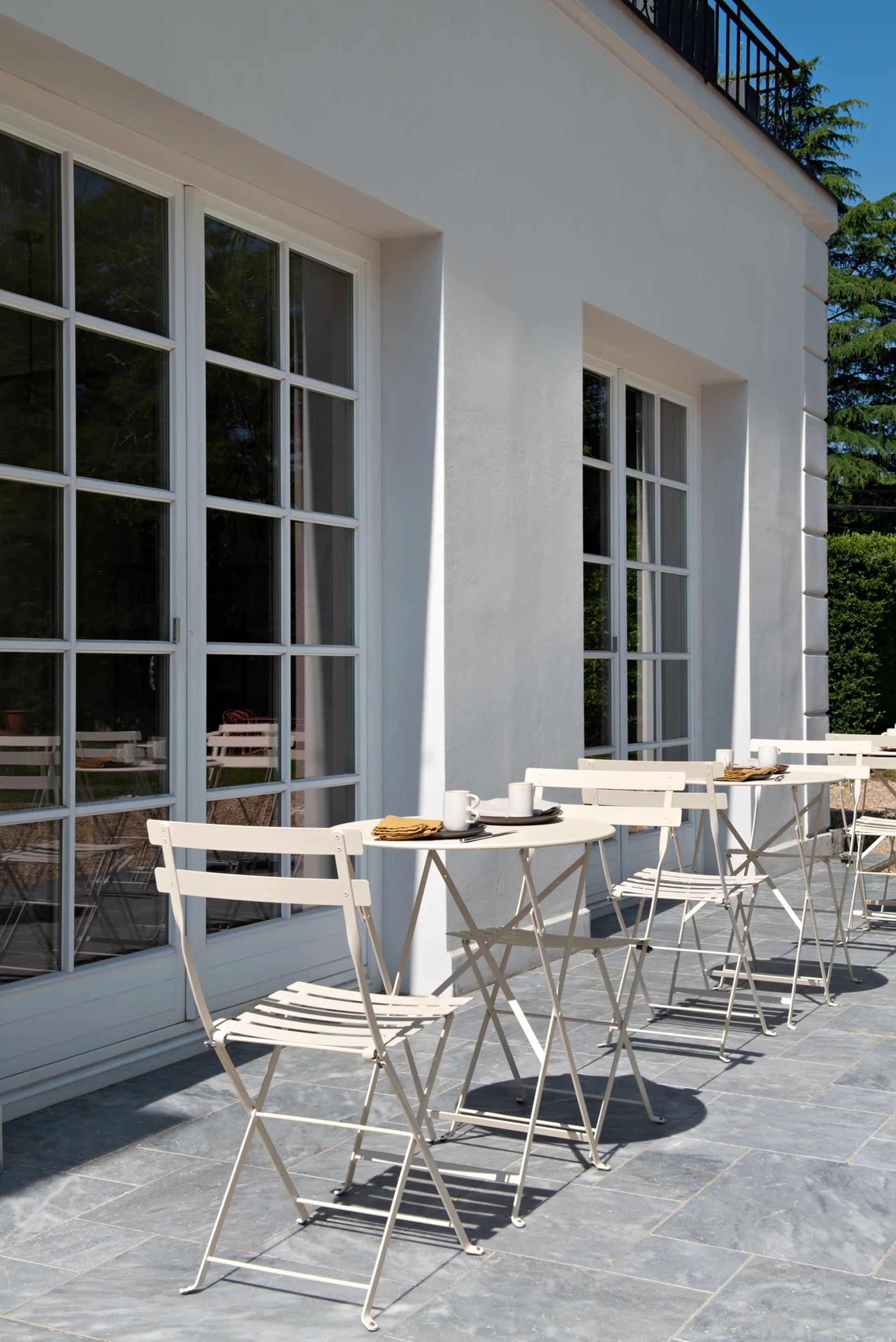 Bistro bord 117x77 cm + 4 stolar, Latte beige,  Fermob