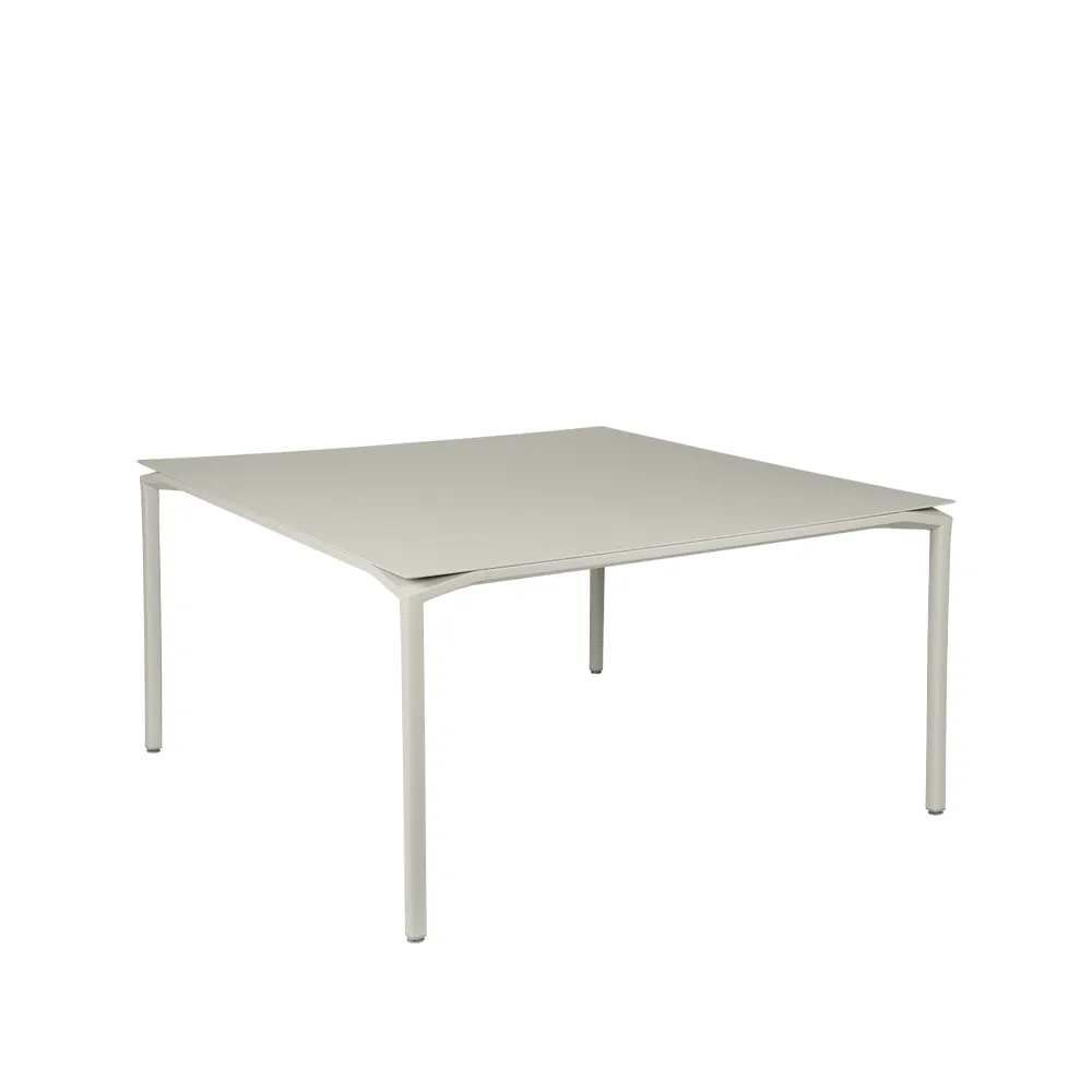 Calvi bord kvadratiskt 140x140 cm, clay grey Fermob