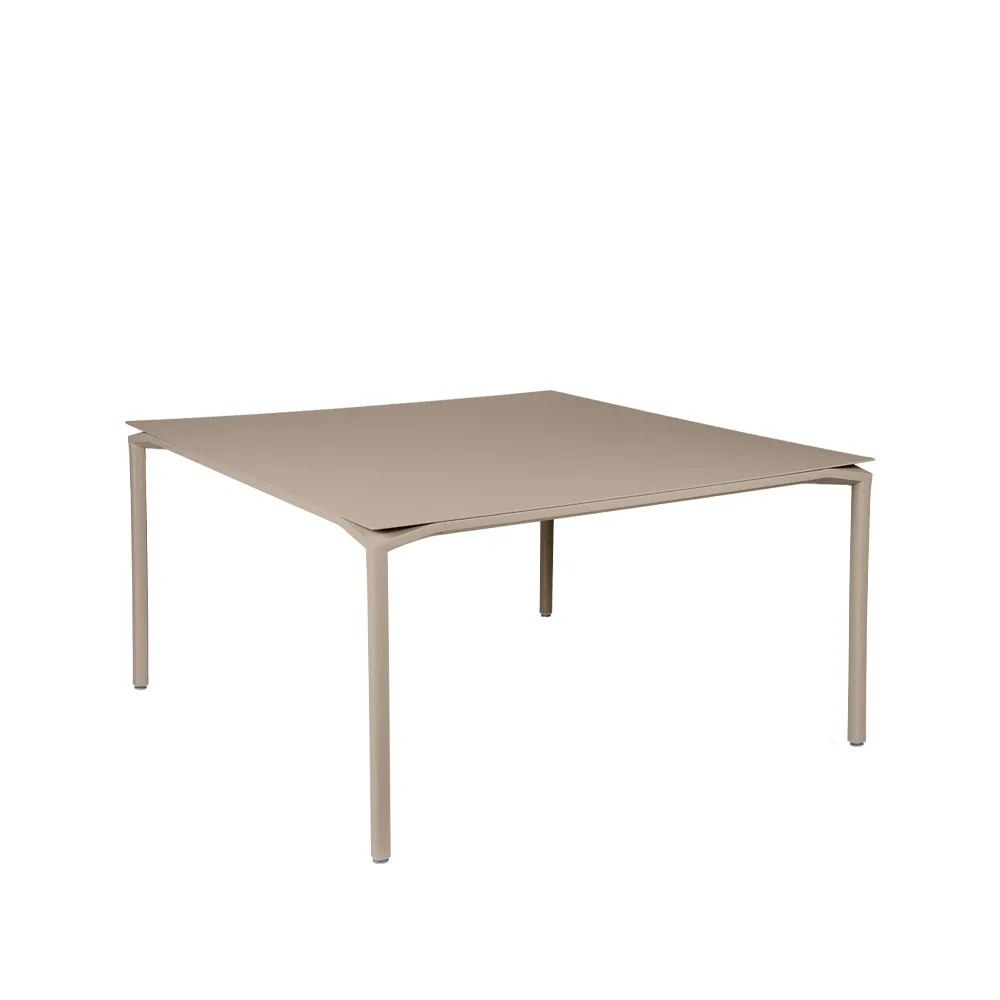 Calvi bord kvadratiskt 140x140 cm, nutmeg Fermob
