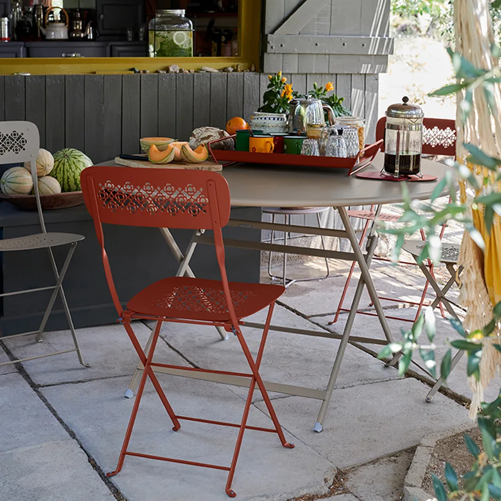 Caractere bord Ø128 cm, Red ochre (röd) Fermob
