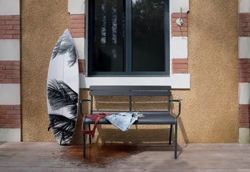 Luxembourg soffa med armstöd 131x55,5x86 cm - Chili (röd) - Fermob