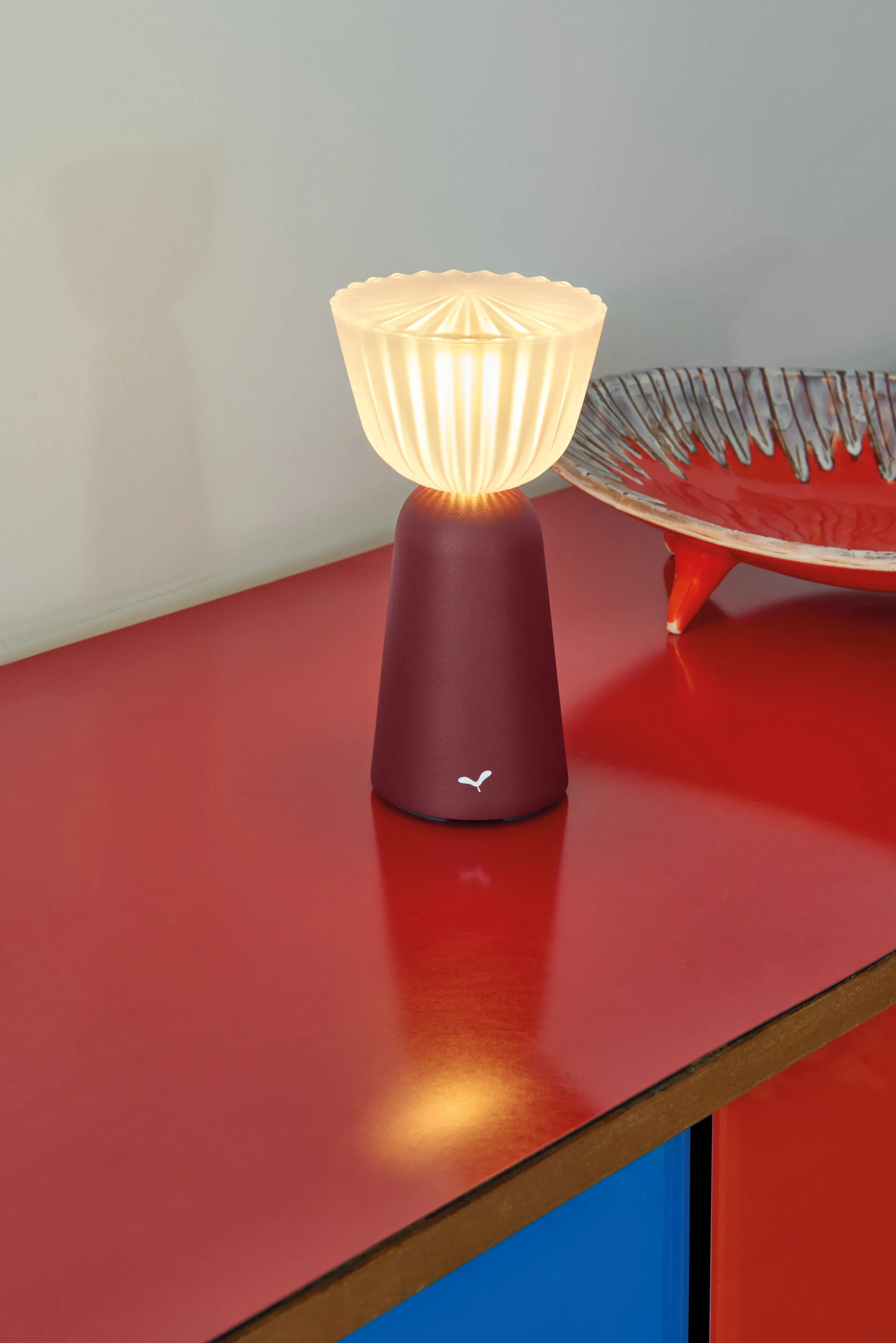 Swiing portabel bordslampa, Black cherry Fermob