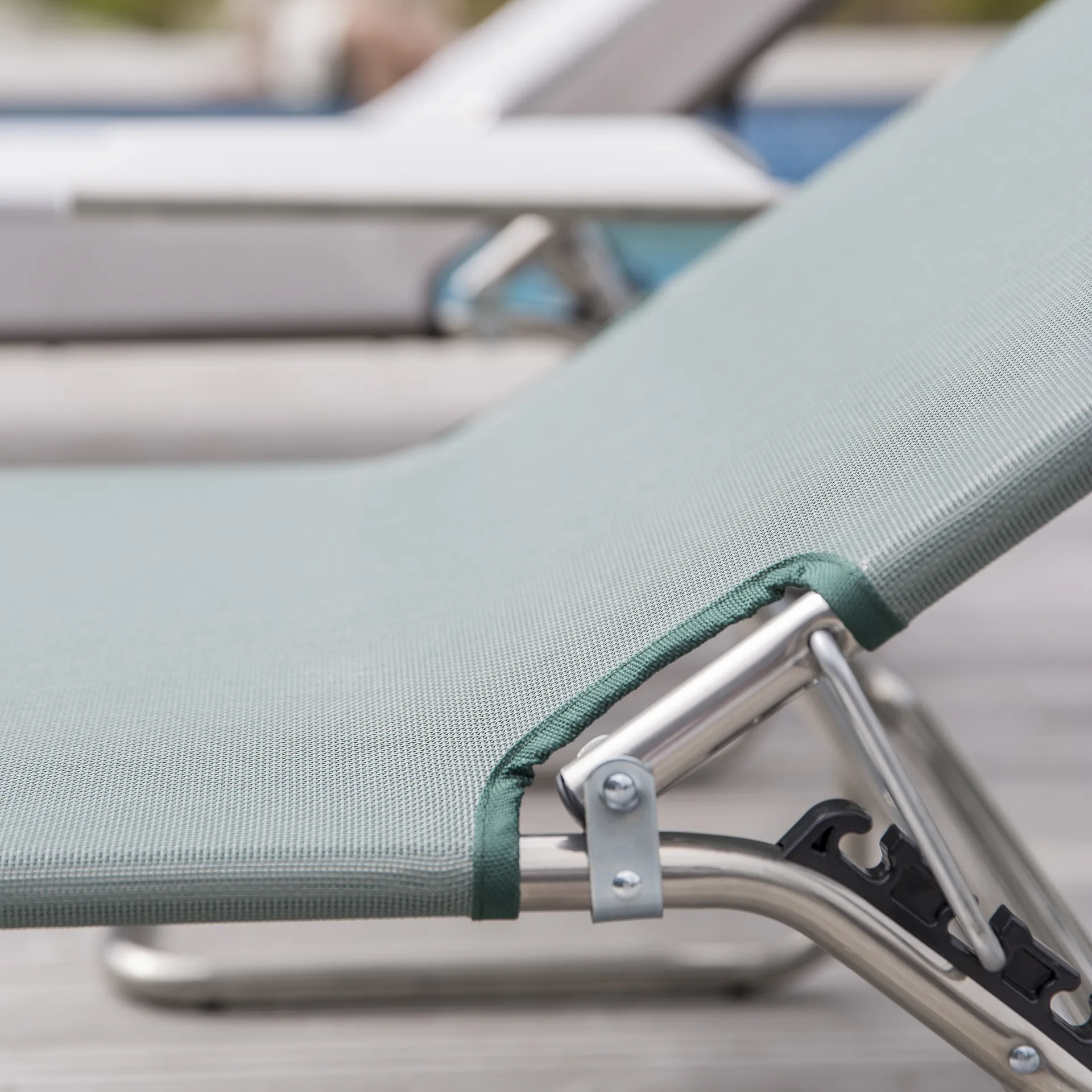 Amigo solsäng, Sage green-aluminium Fiam