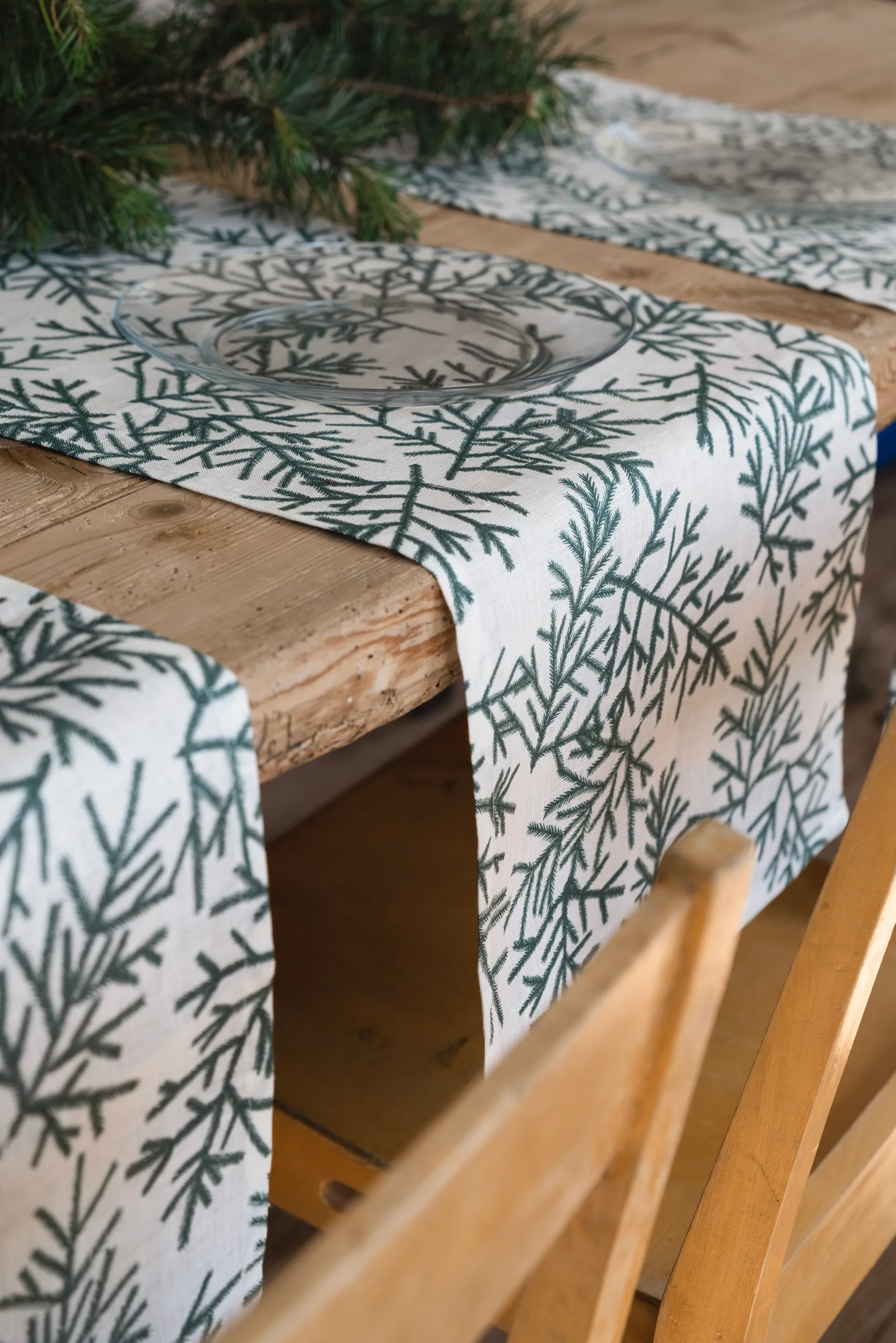 Granris löpare, Vit-grön Fine Little Day