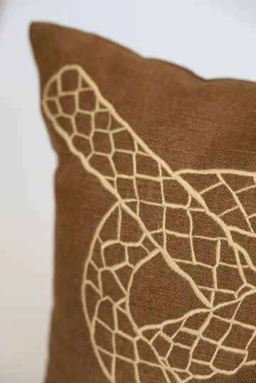 Knop kuddfodral - Brun-guld-blå, 27x40 cm - Fine Little Day