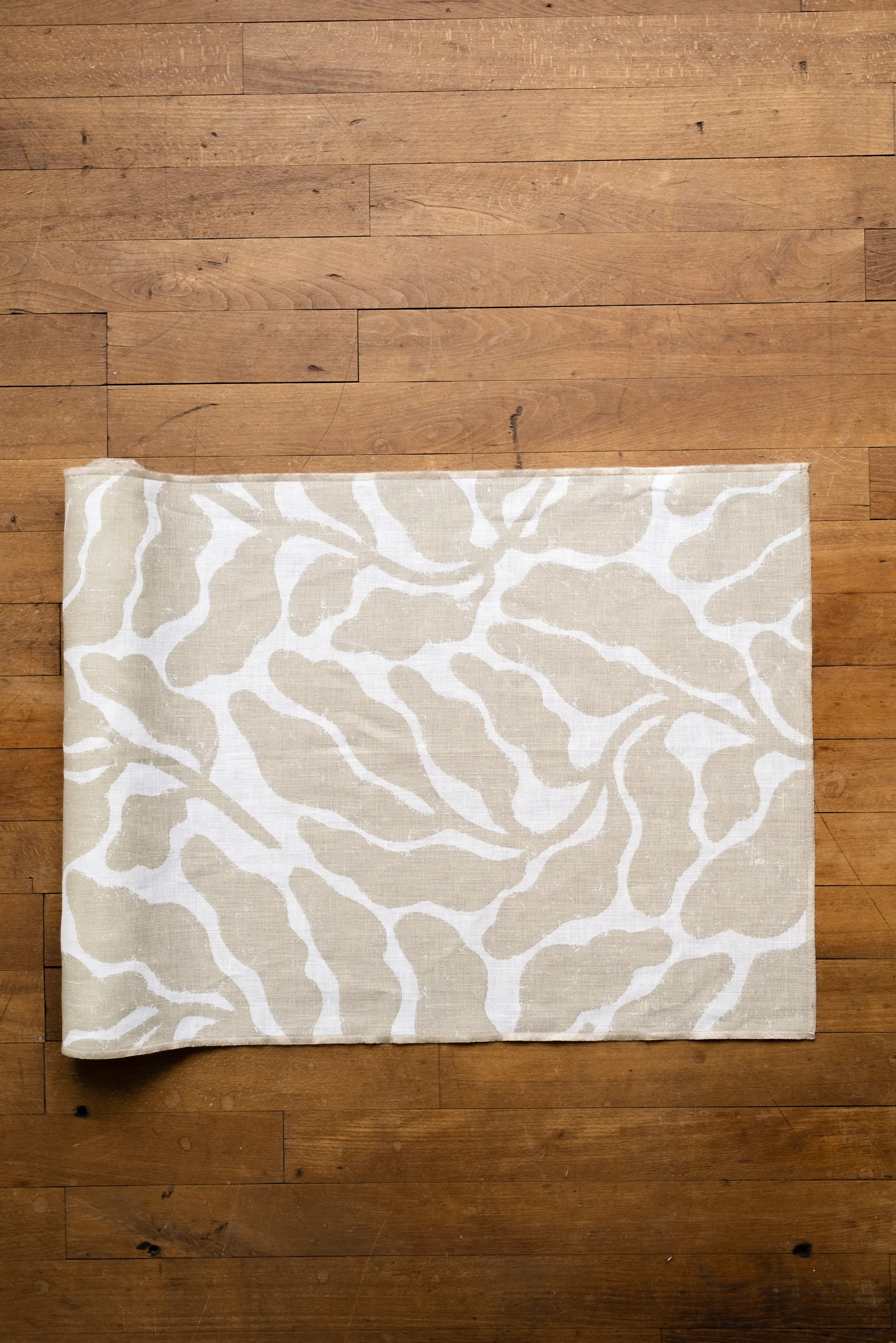 Leaves löpare 45x180 cm, Sand Fine Little Day