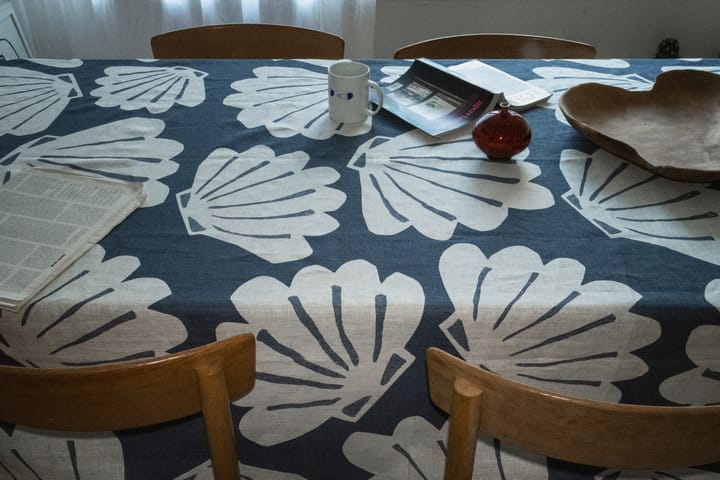Snäcka bordsduk linne 149x250 cm, Blå Fine Little Day