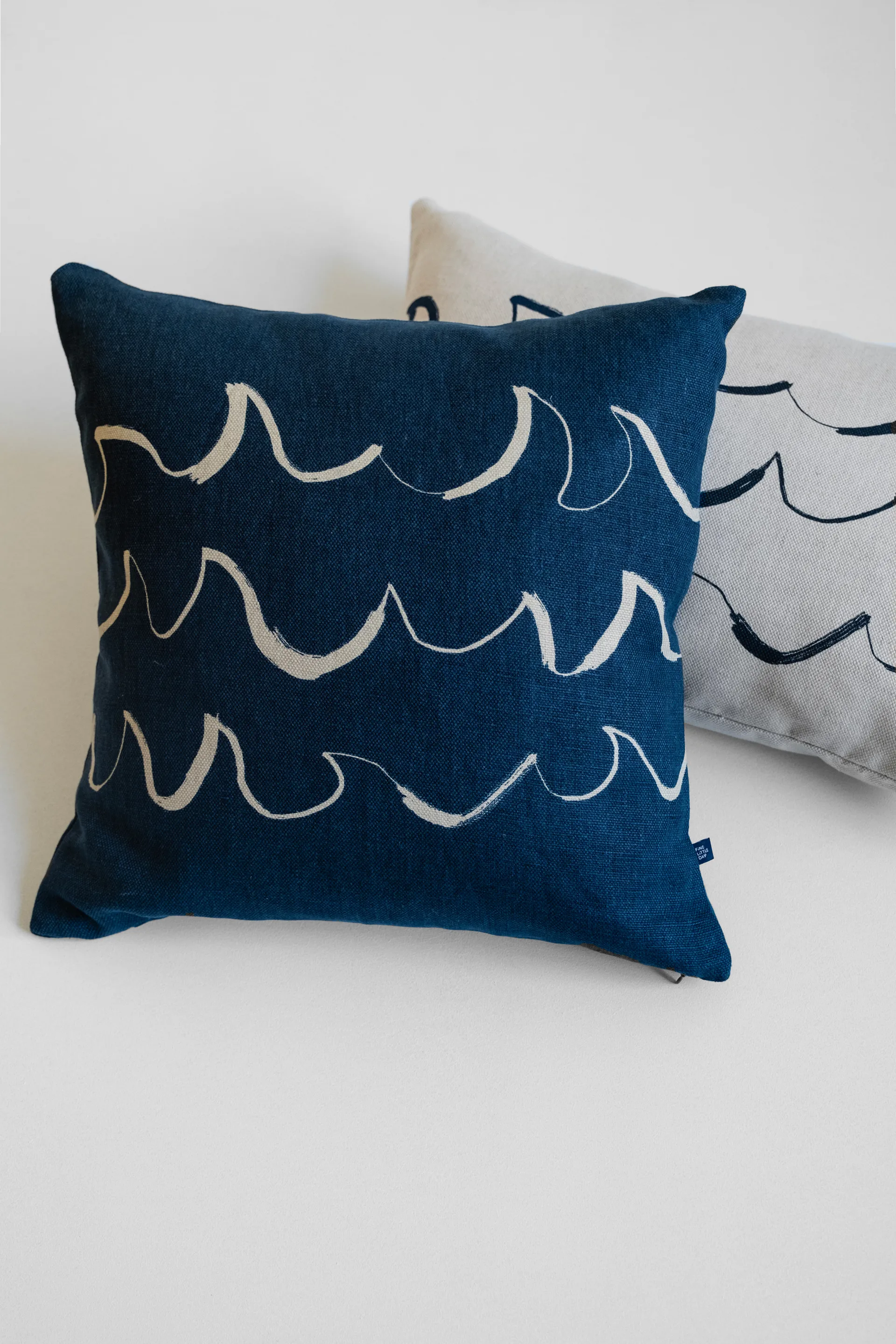 Wave kuddfodral 48x48 cm, Blue Fine Little Day