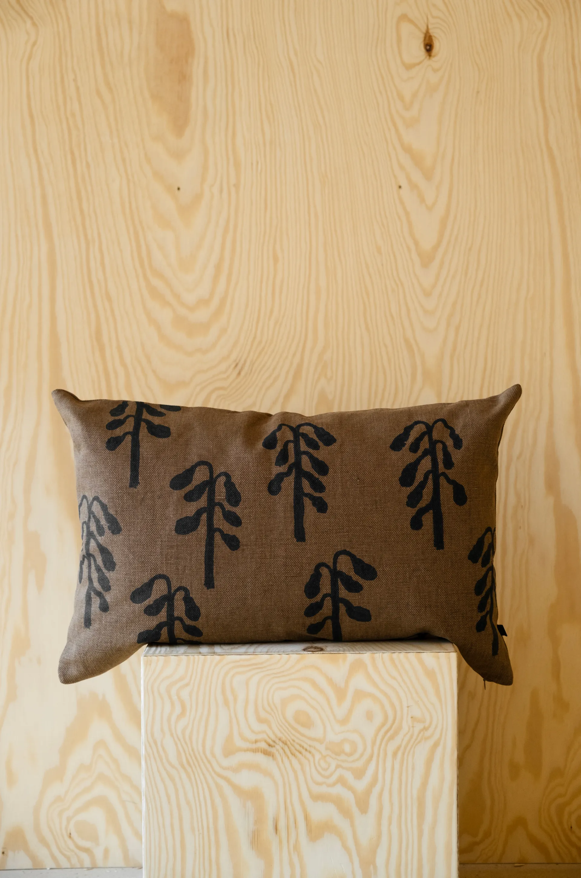 Weeping birch kuddfodral 38x58 cm, Brown Fine Little Day