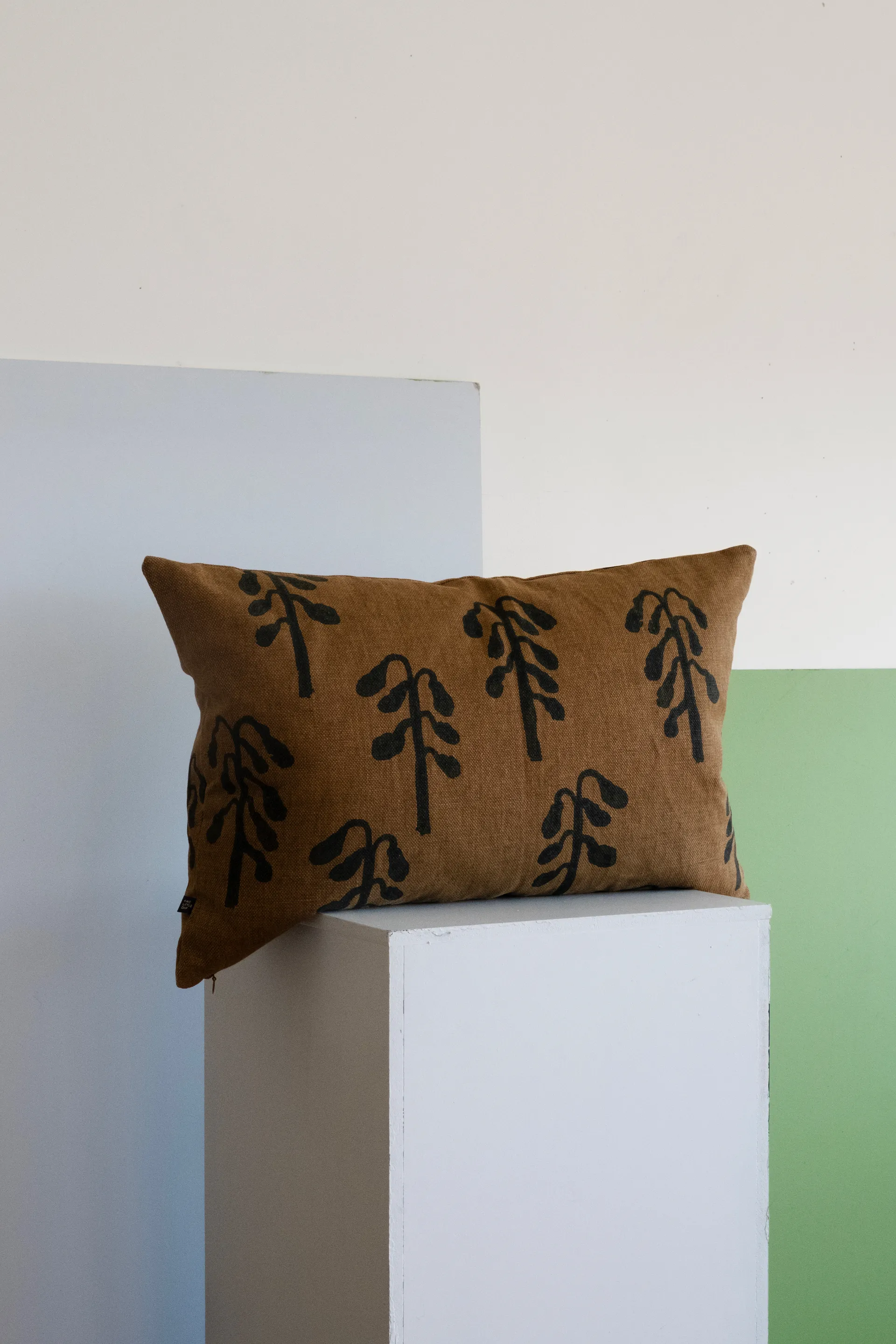 Weeping birch kuddfodral 38x58 cm, Brown Fine Little Day