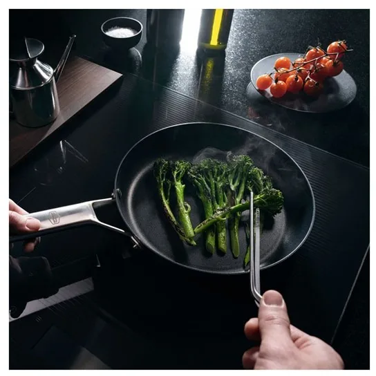 Taiten stekpanna, 24 cm Fiskars