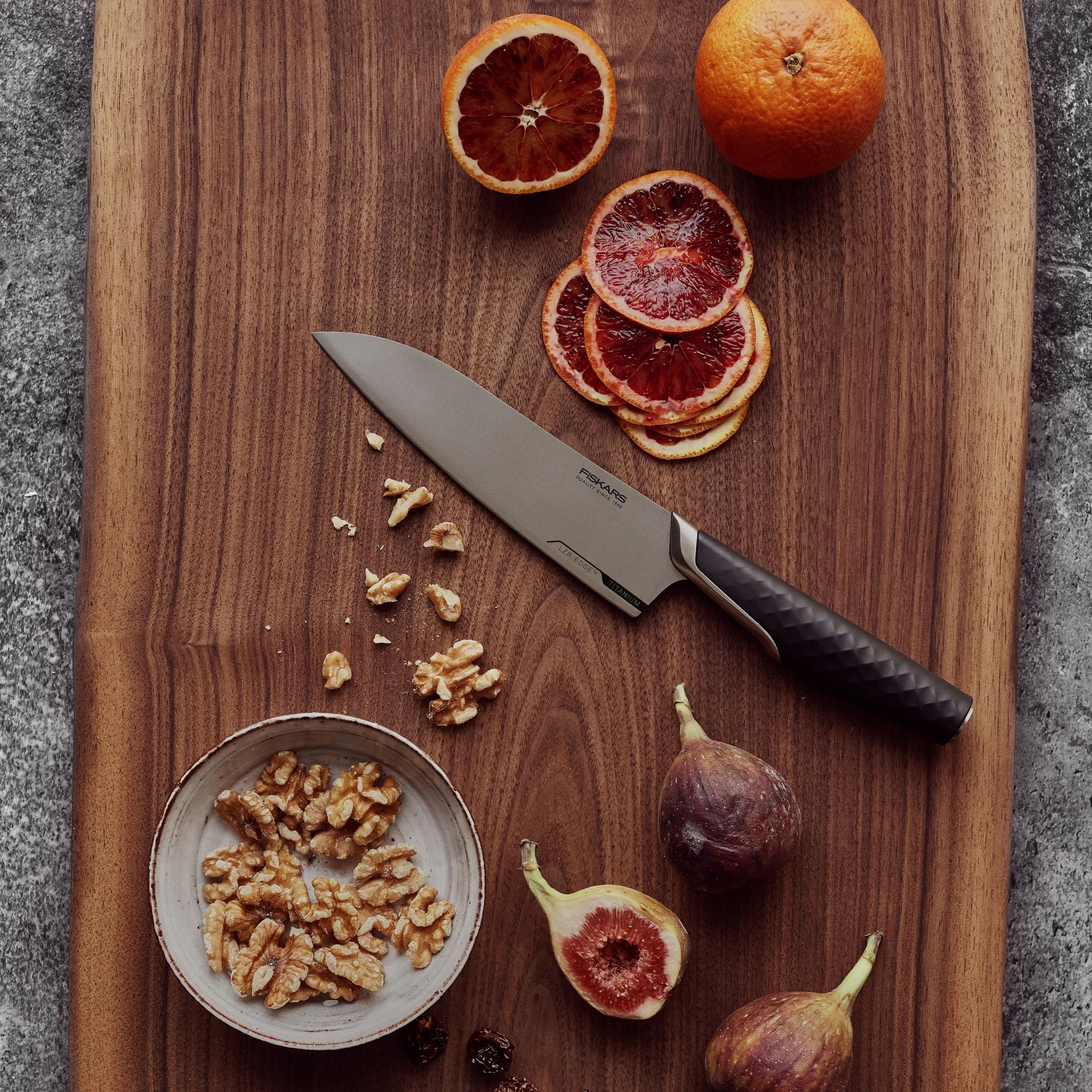 Titanium grönsakskniv 10 cm, Svart Fiskars